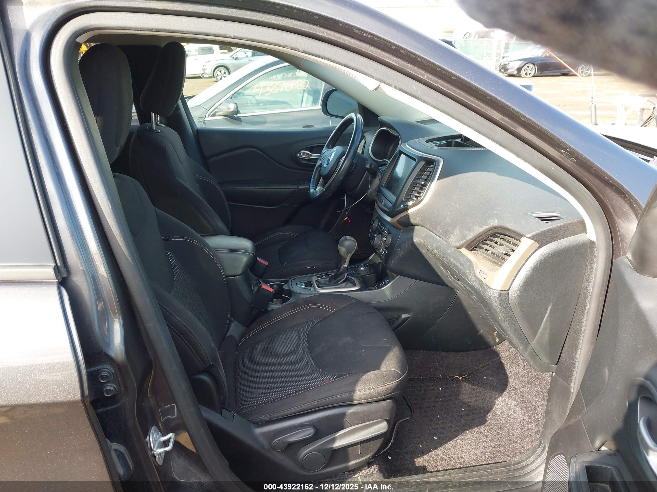 JEEP CHEROKEE image 5