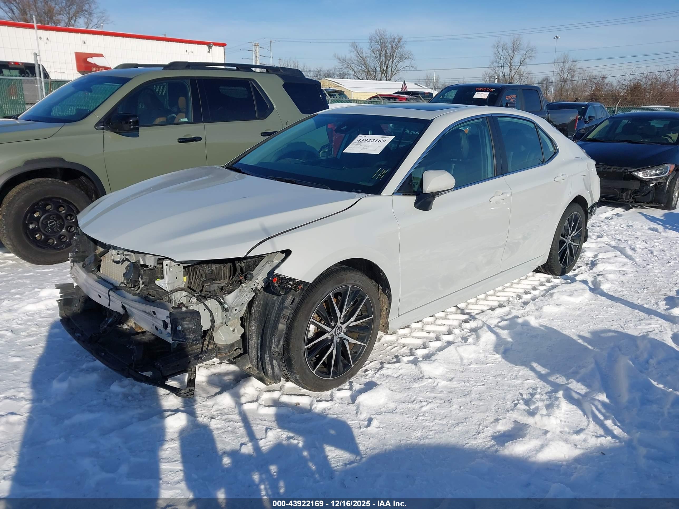 TOYOTA CAMRY image 2