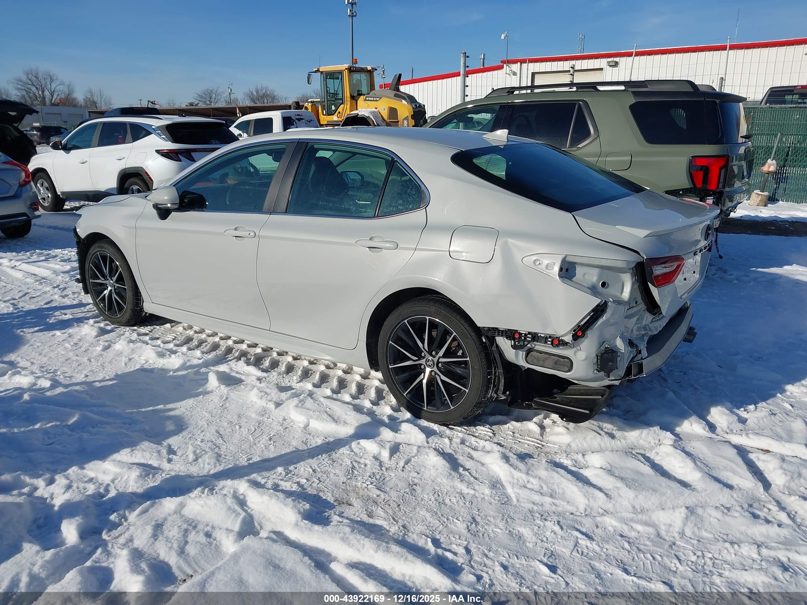 TOYOTA CAMRY image 3