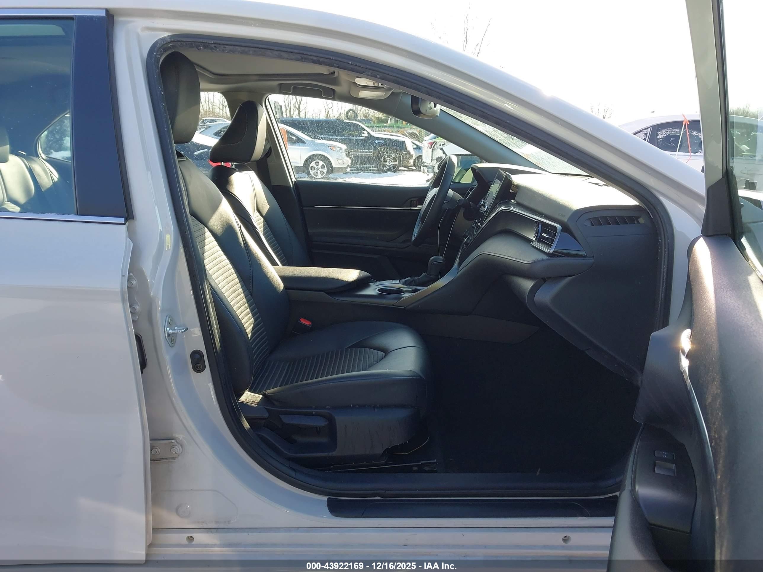 TOYOTA CAMRY image 5