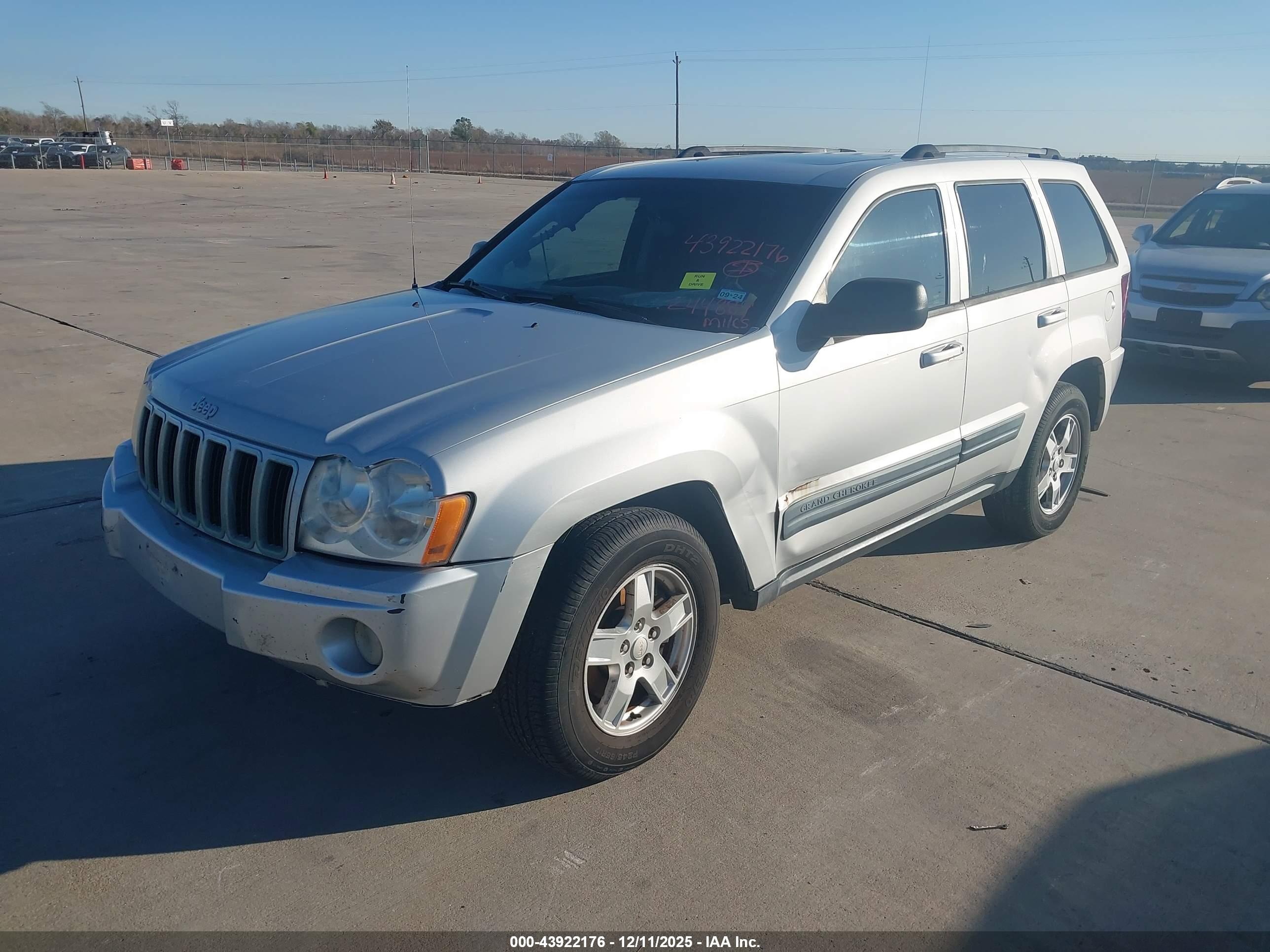 JEEP GRAND image 2