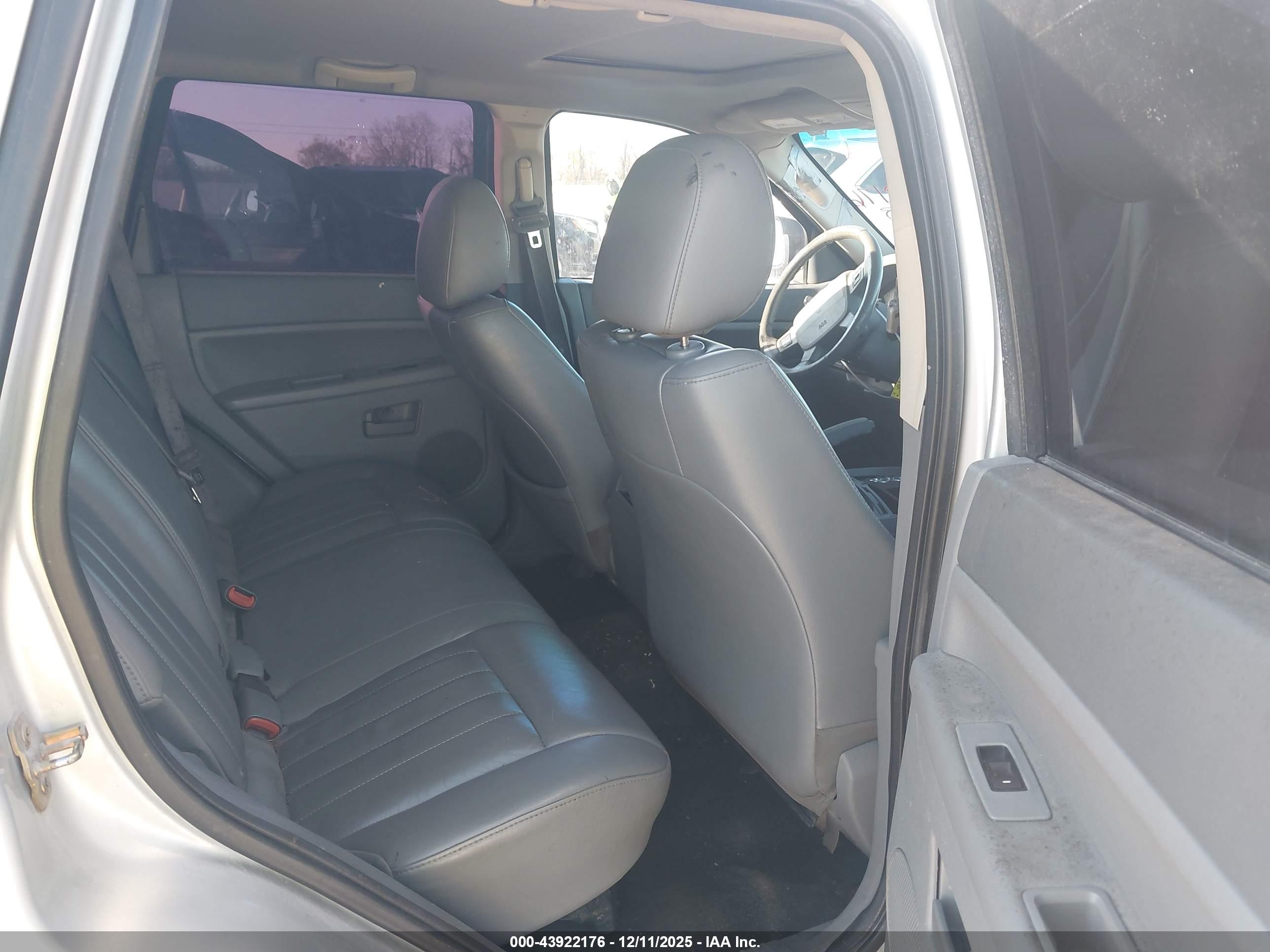JEEP GRAND image 8