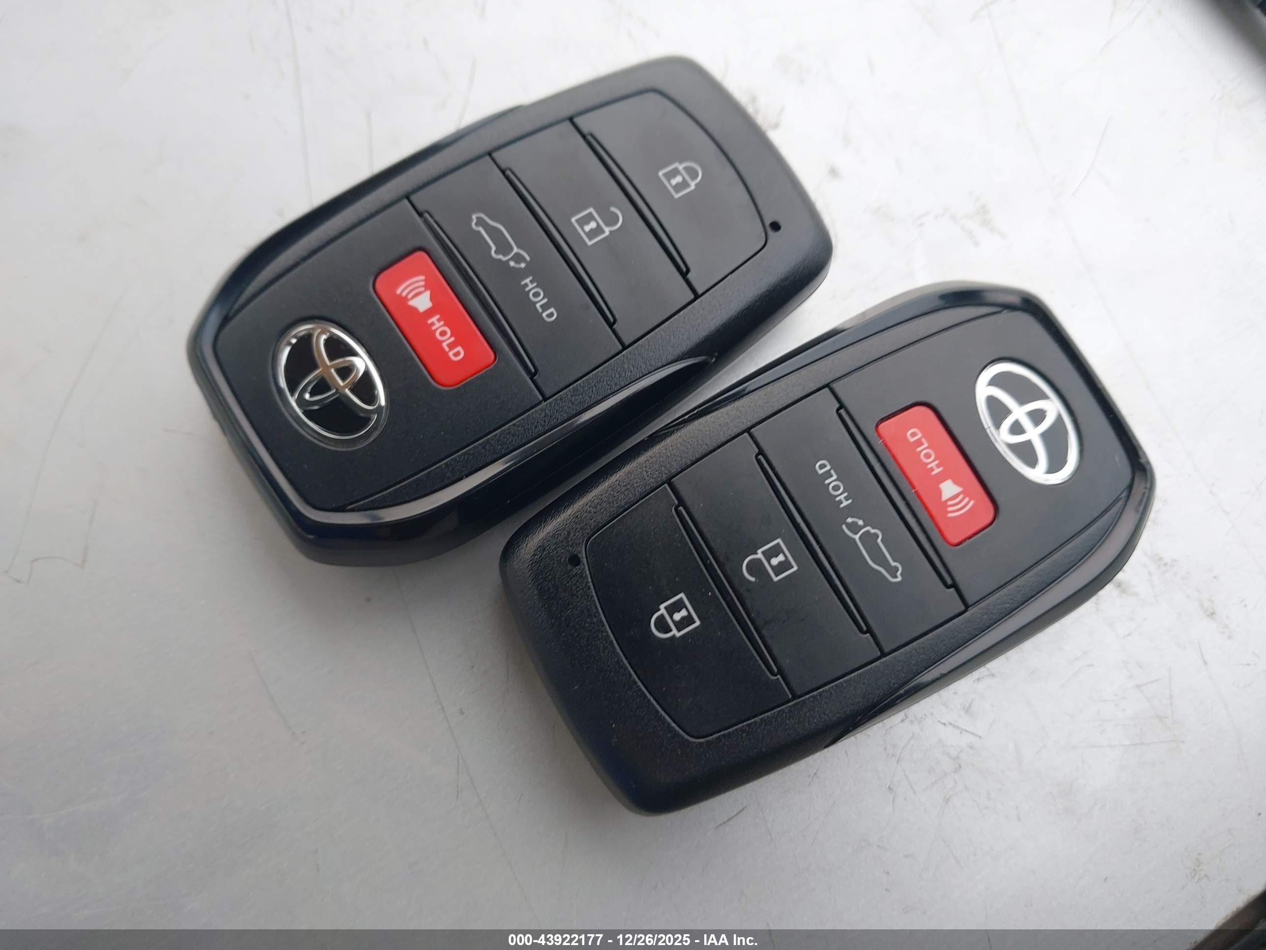 TOYOTA PRIUS image 11