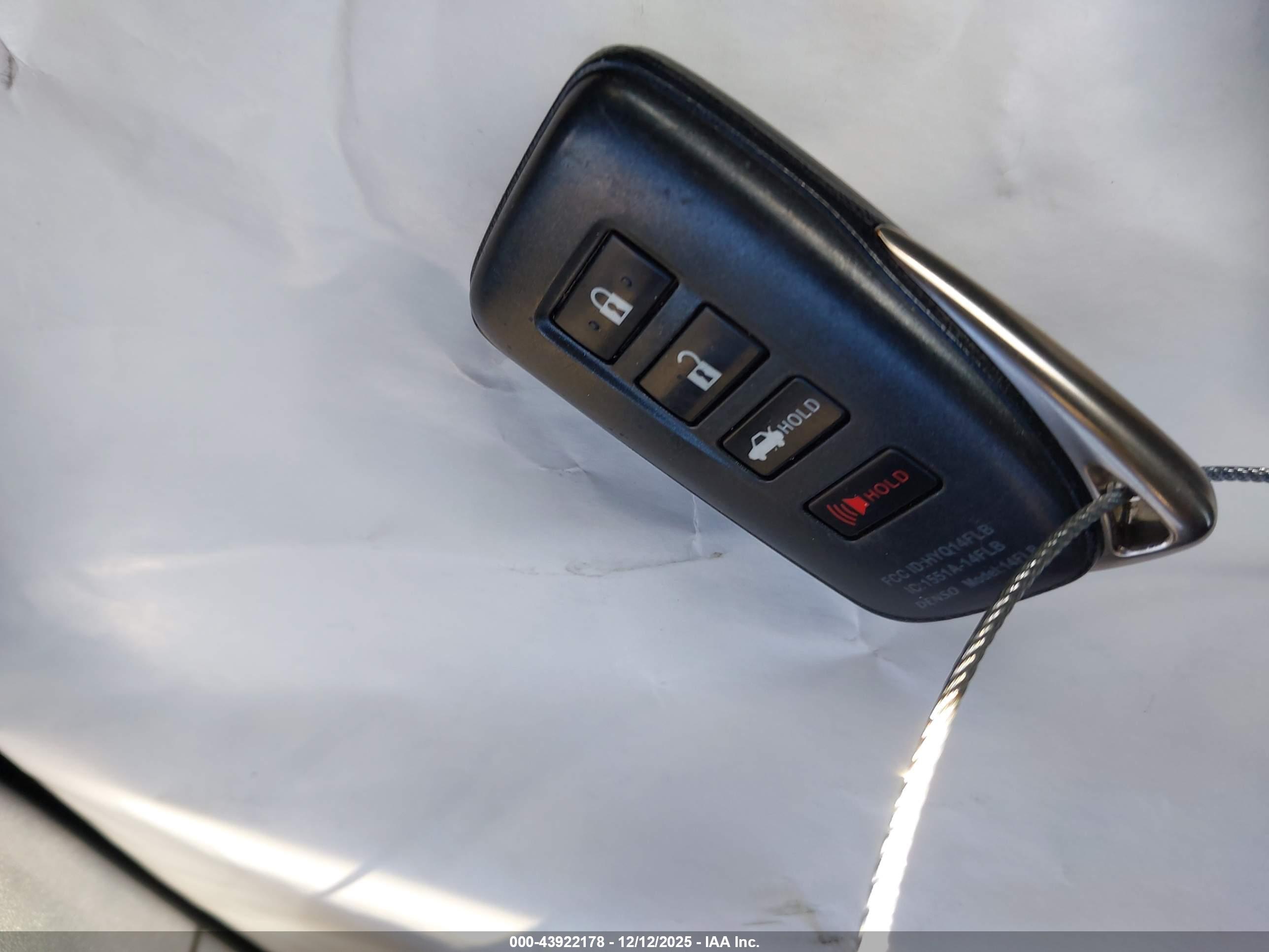 LEXUS IS image 11