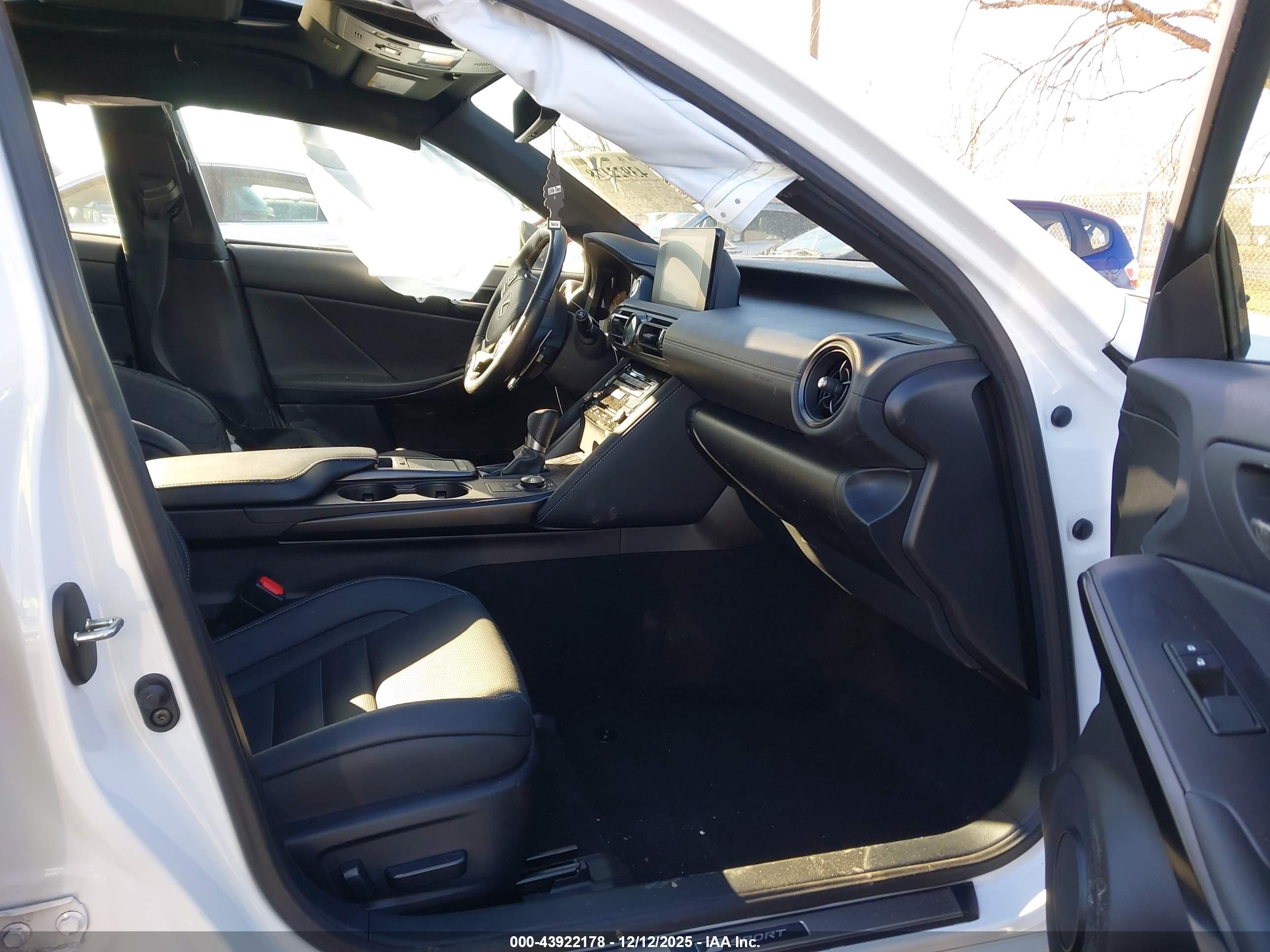 LEXUS IS image 5