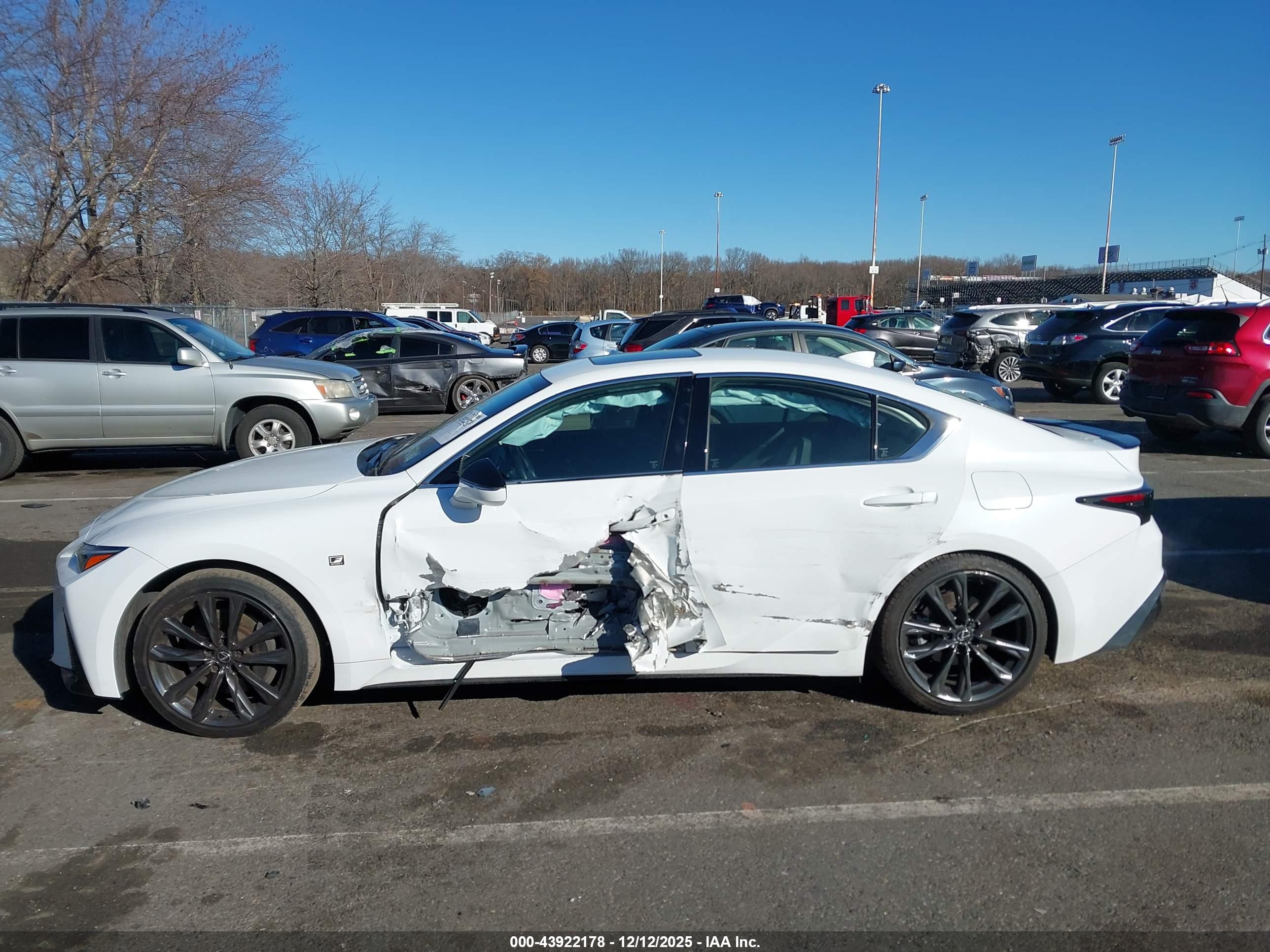 LEXUS IS image 6
