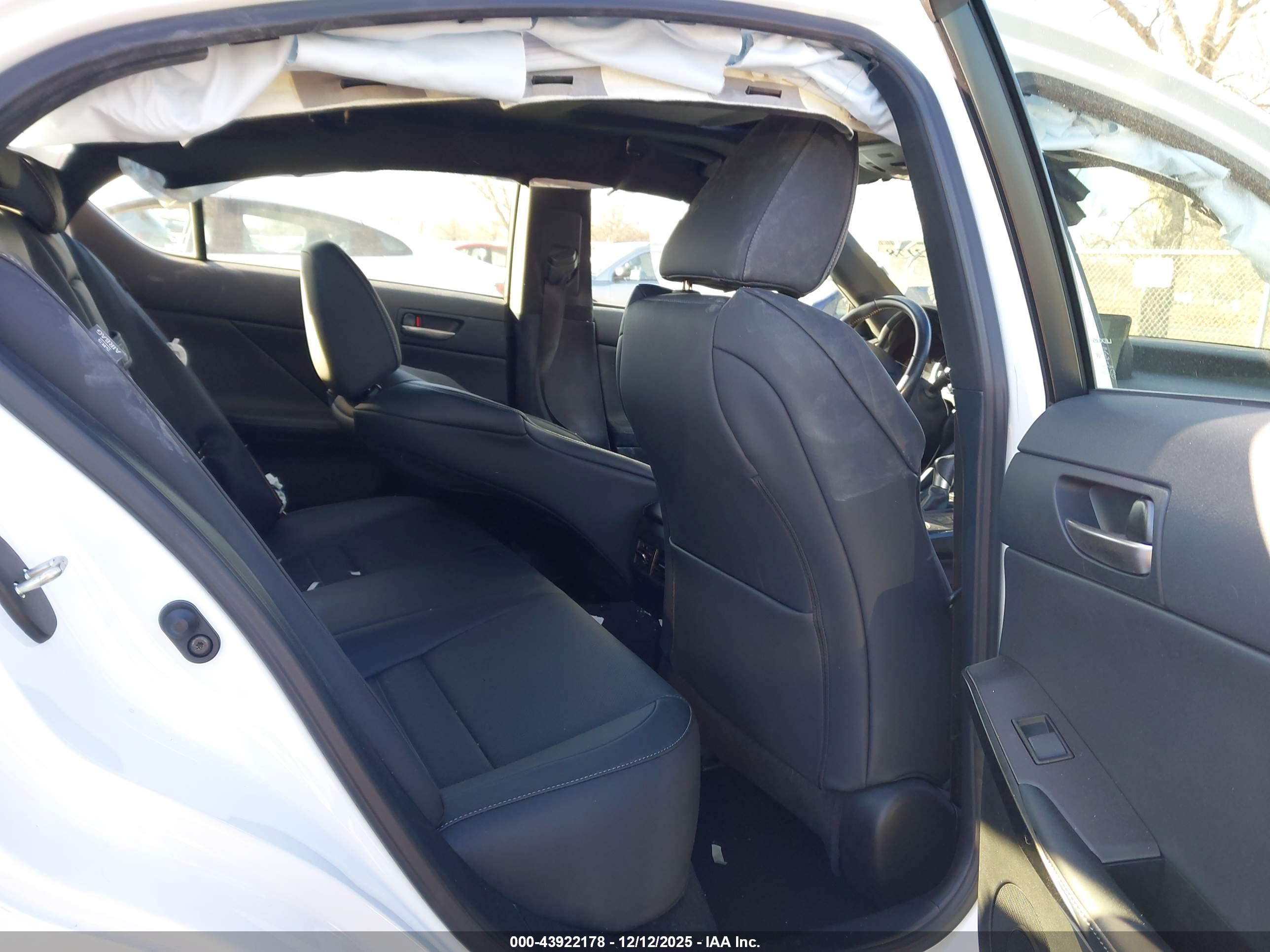 LEXUS IS image 8