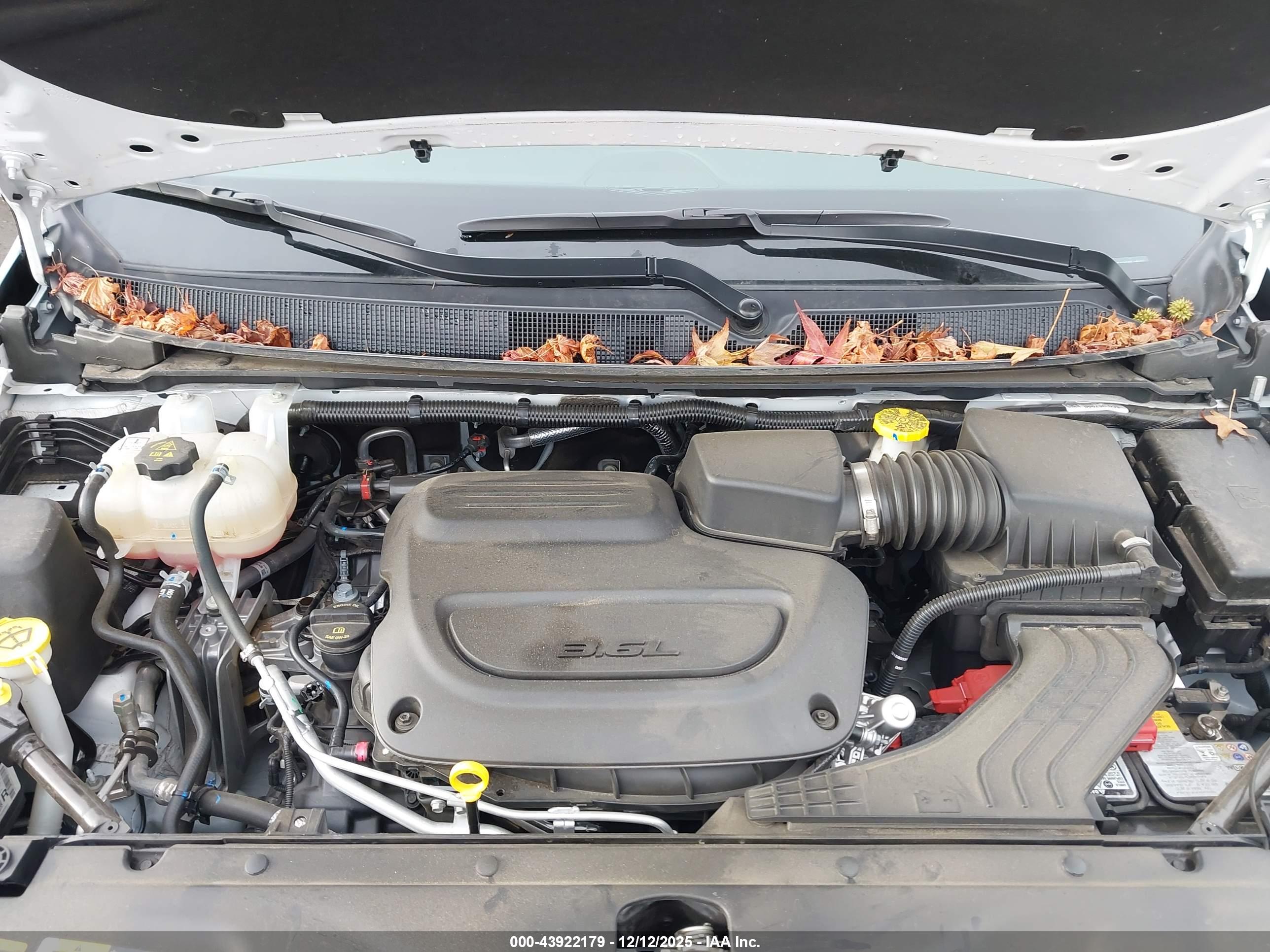 CHRYSLER PACIFICA image 10
