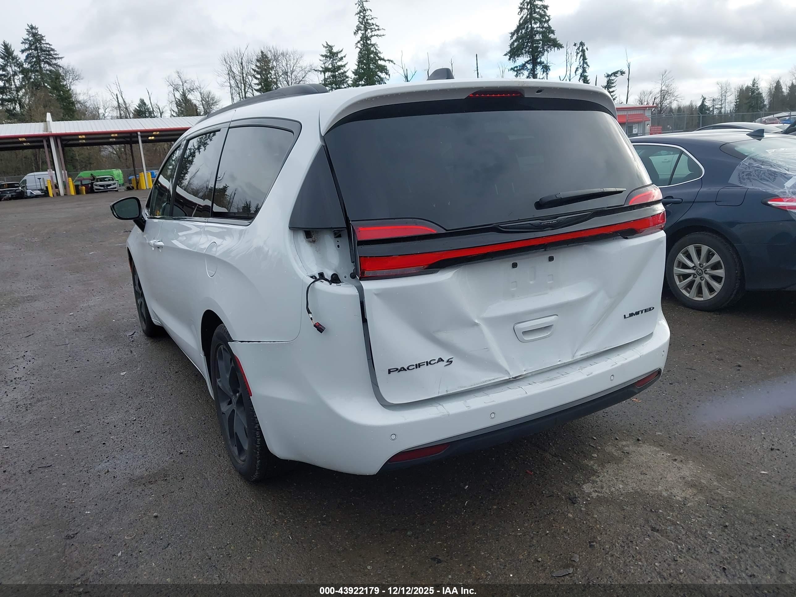 CHRYSLER PACIFICA image 3
