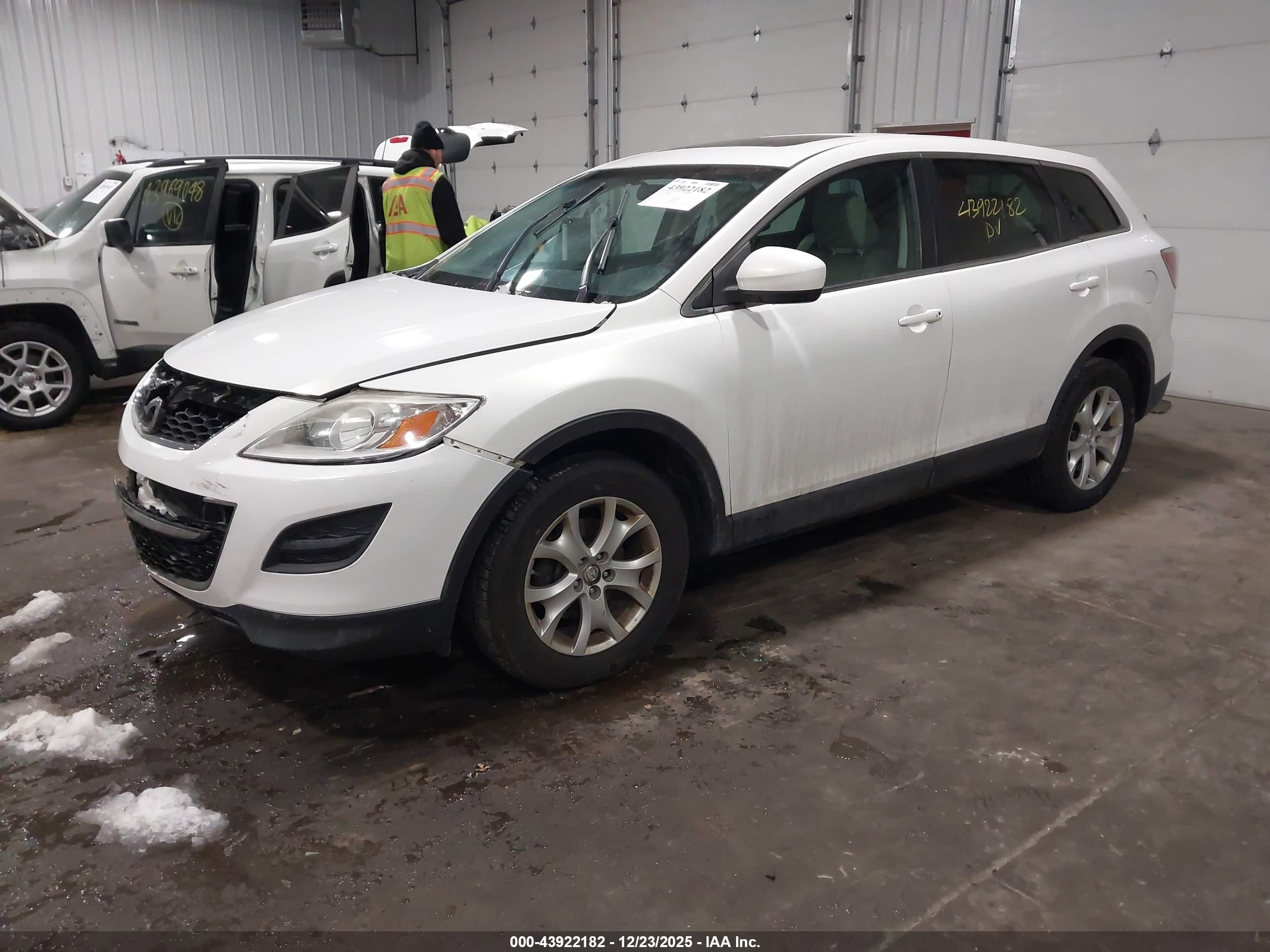 MAZDA CX-9 image 2