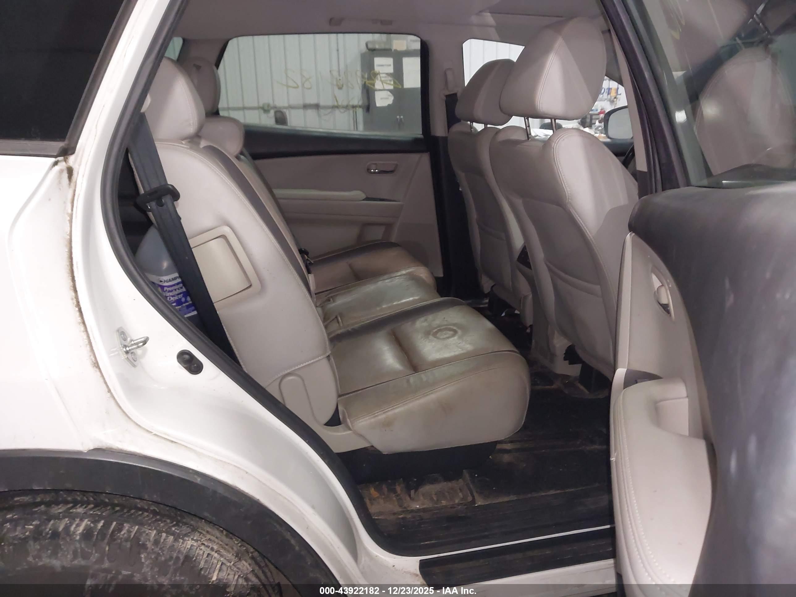 MAZDA CX-9 image 8