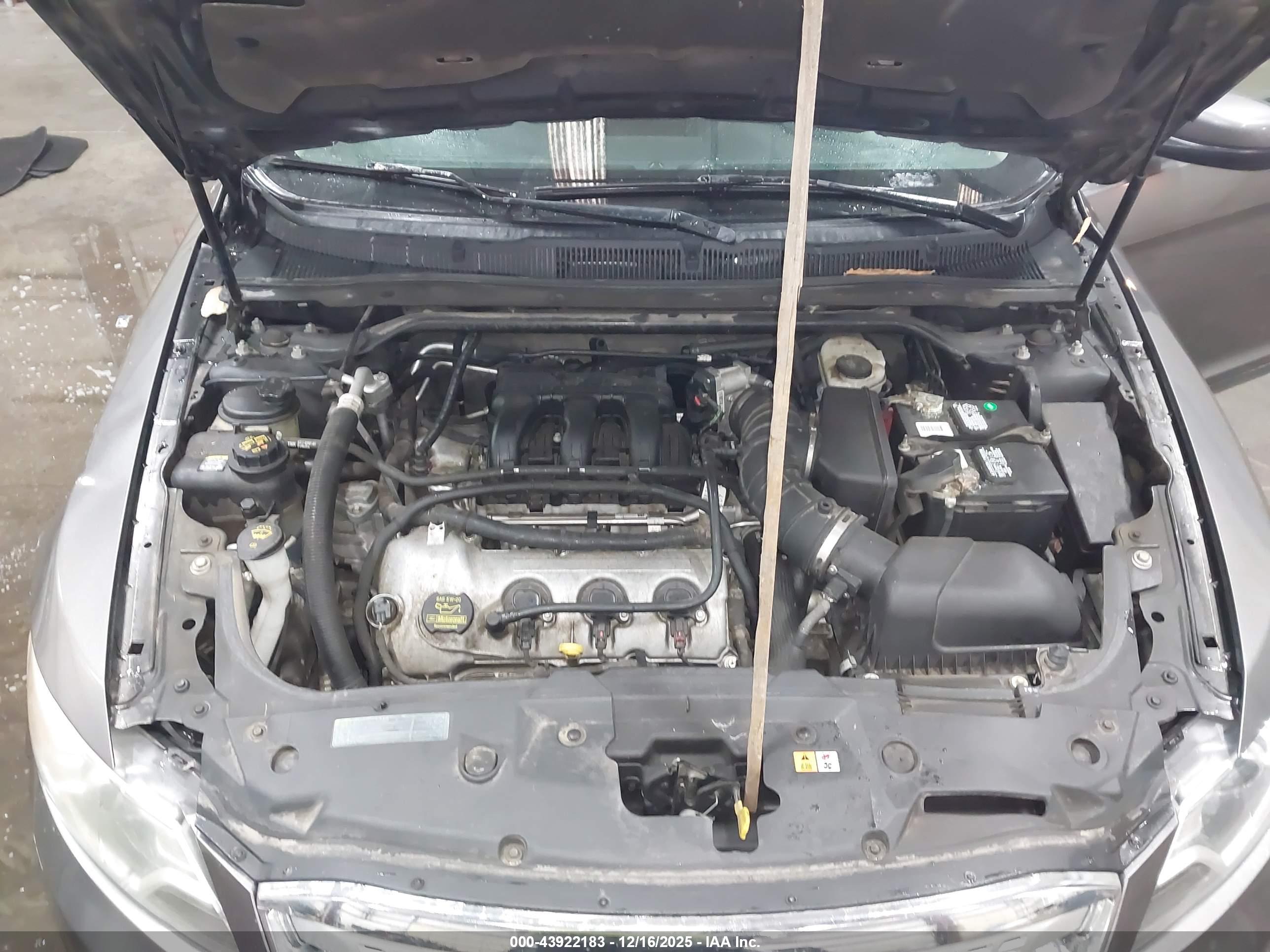 FORD TAURUS image 10