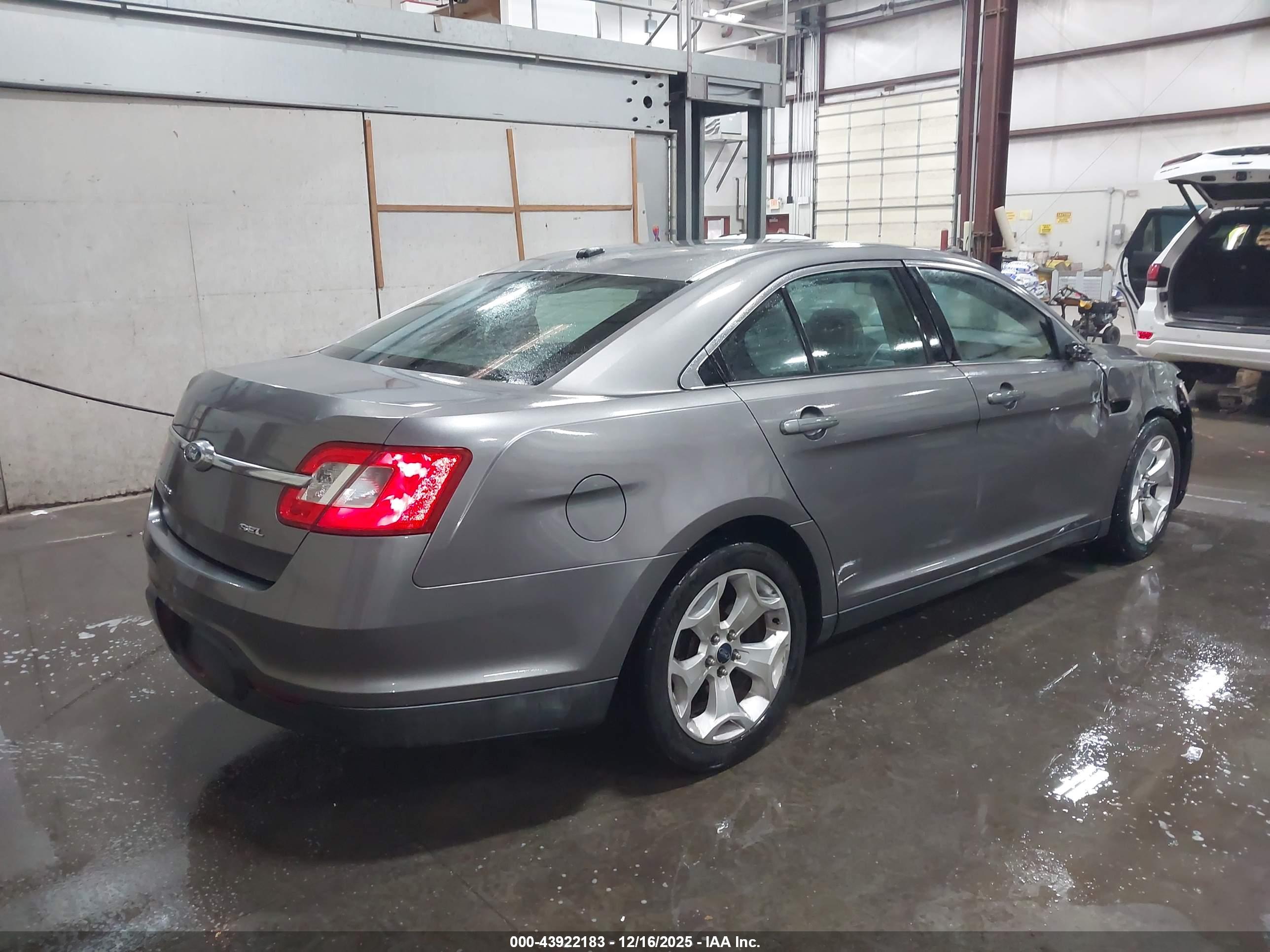 FORD TAURUS image 4