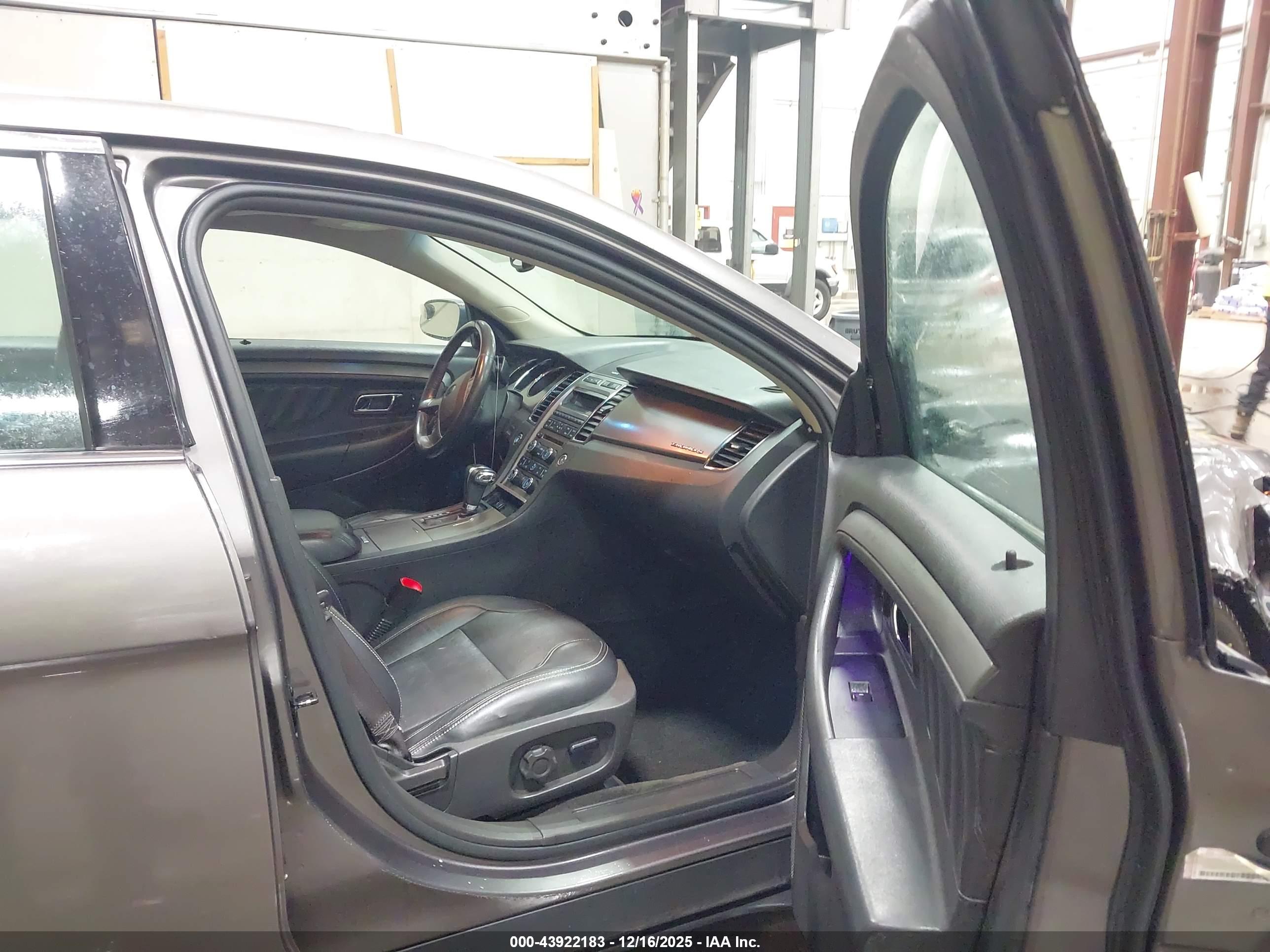 FORD TAURUS image 5
