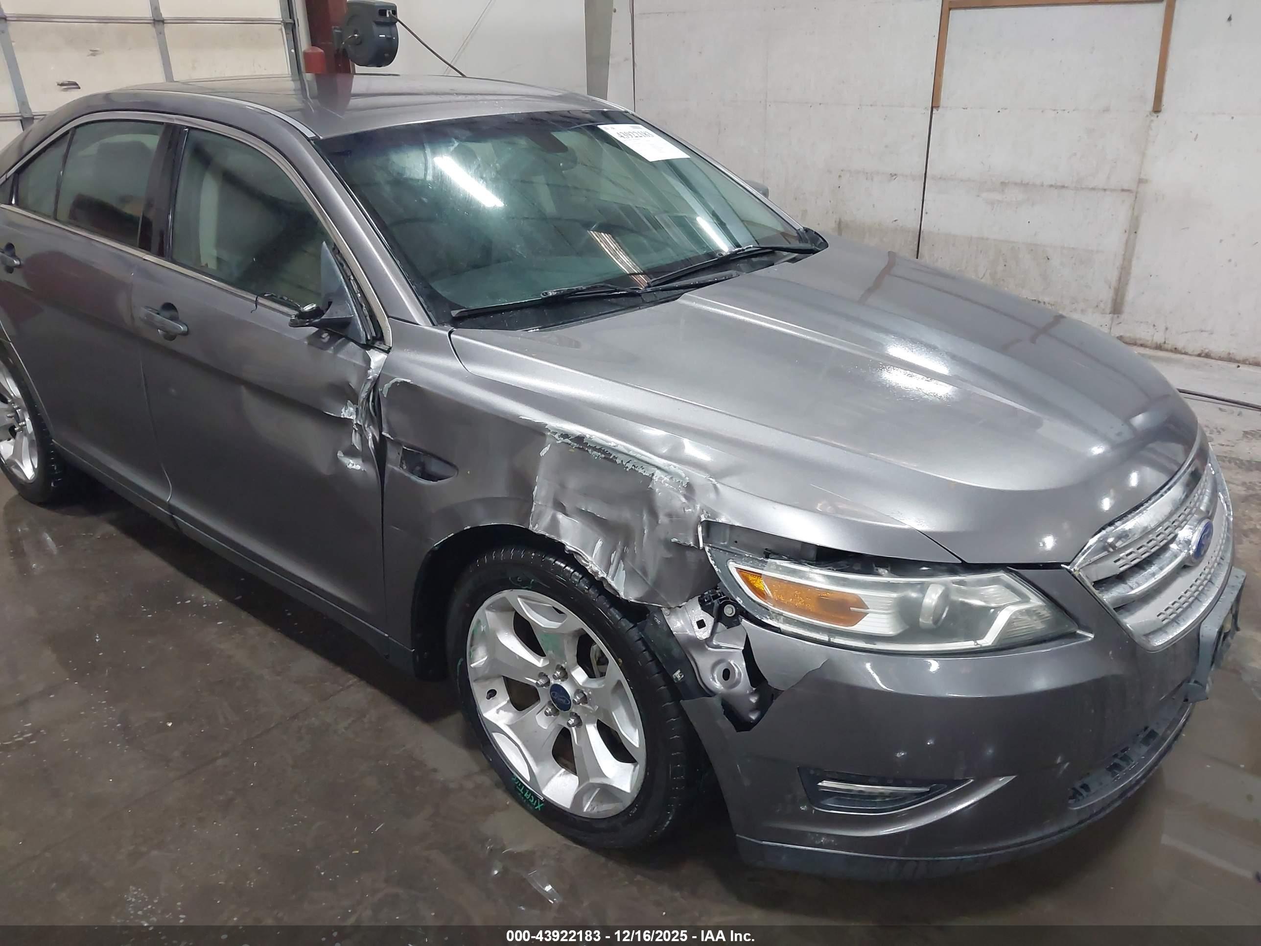 FORD TAURUS image 6