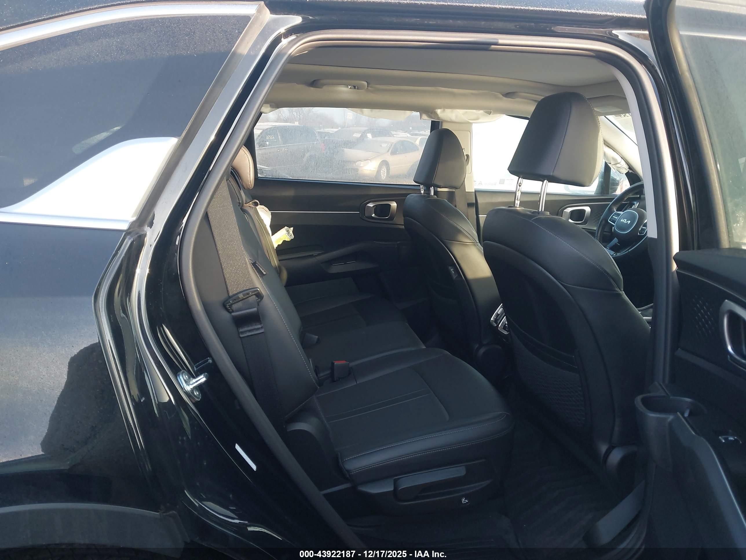 KIA SORENTO image 8