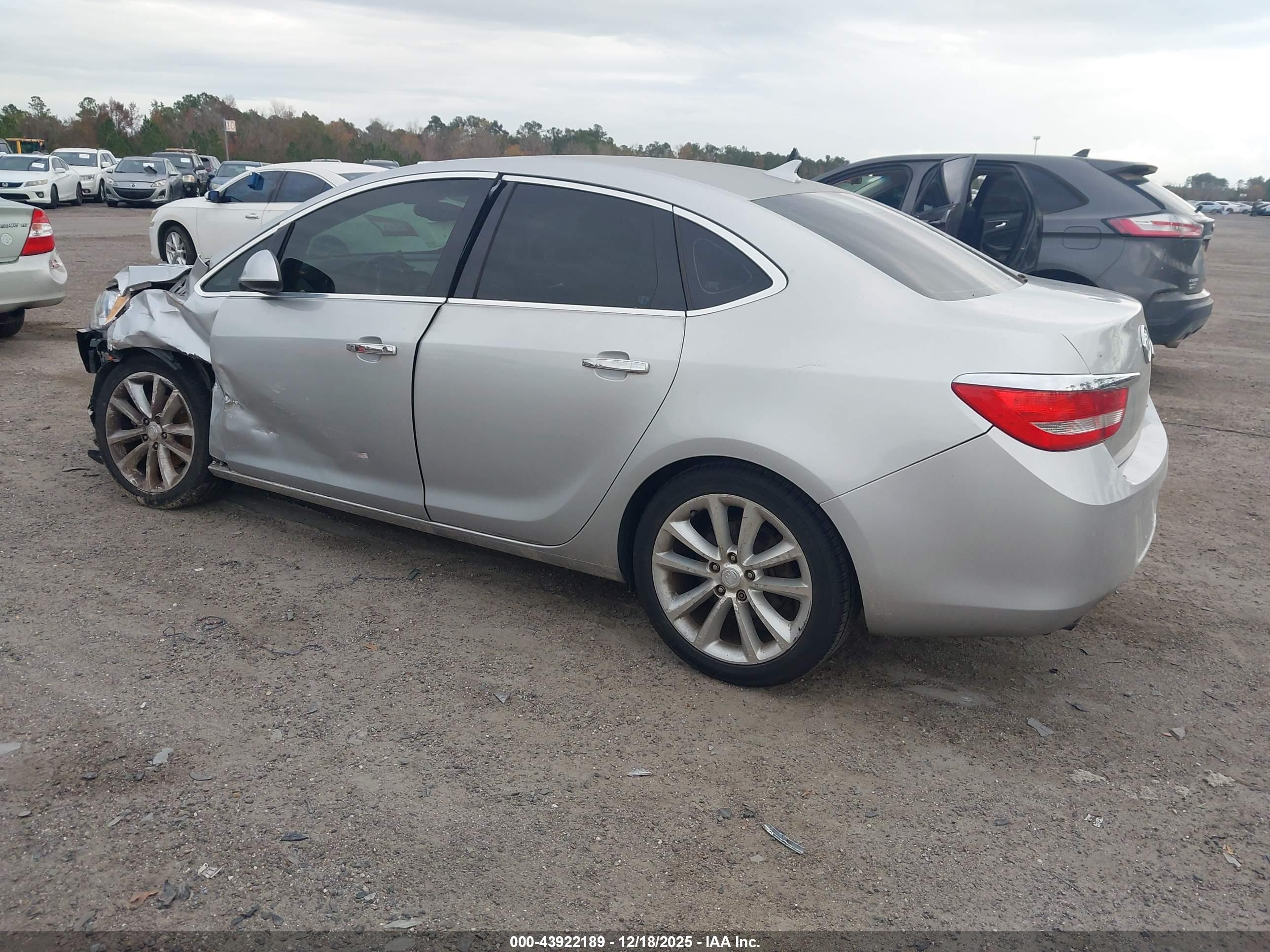 BUICK VERANO image 3