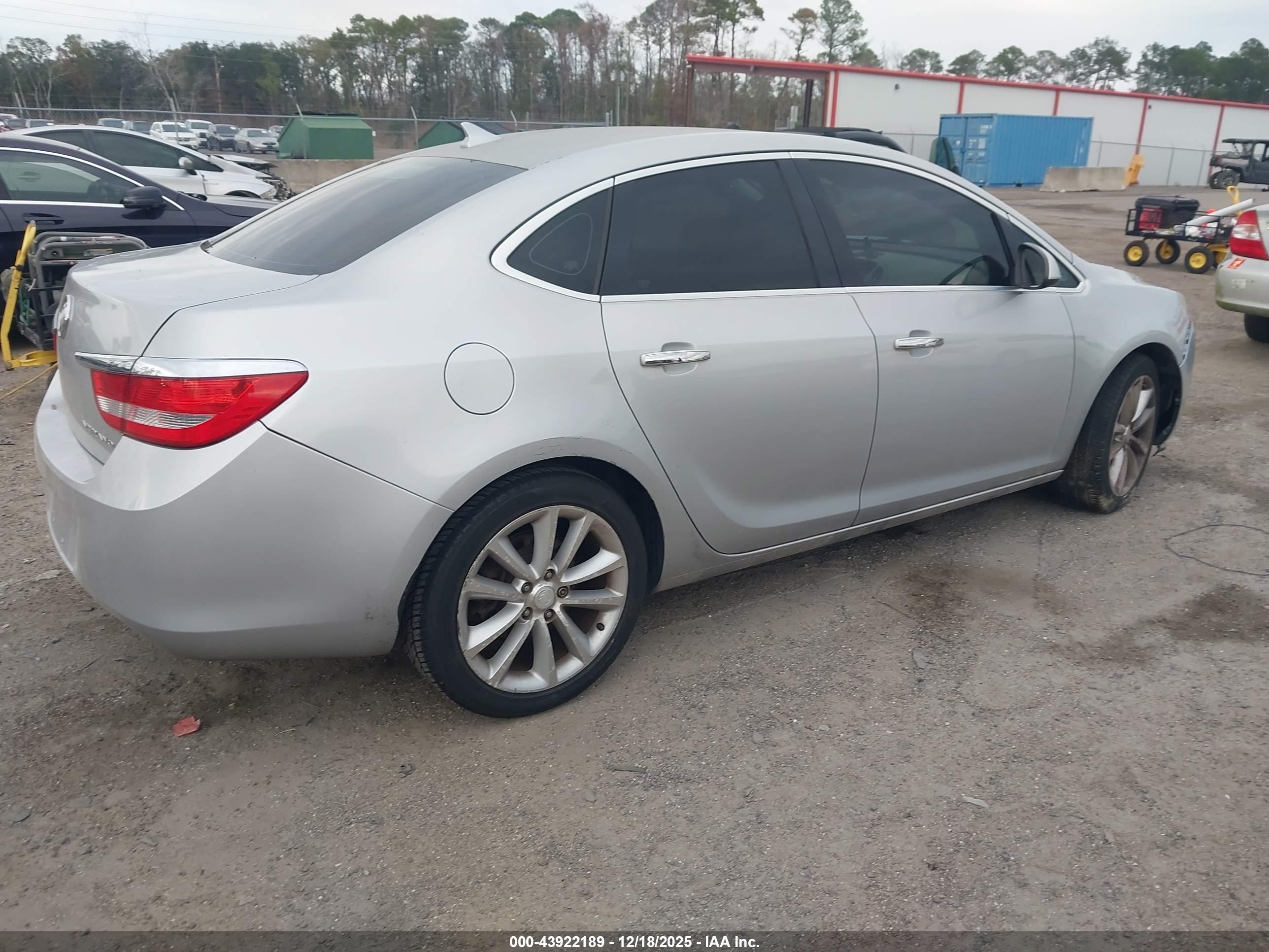 BUICK VERANO image 4