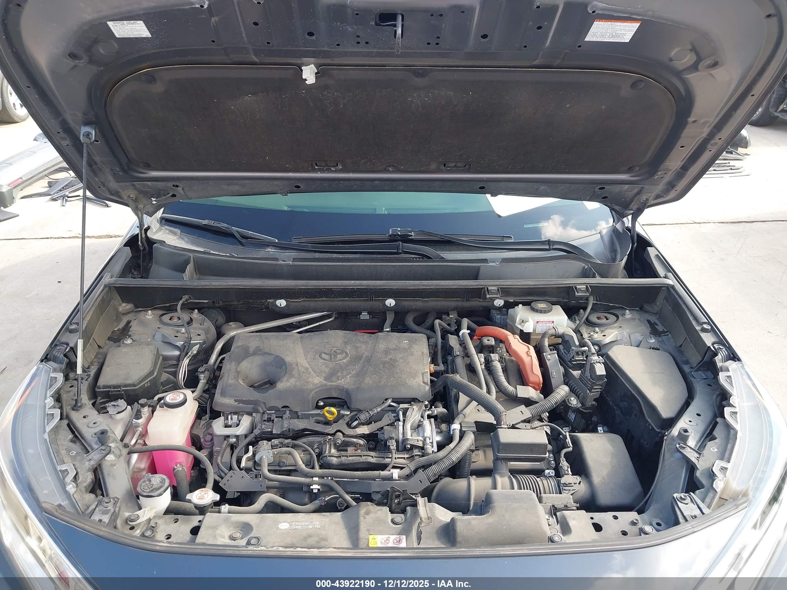 TOYOTA RAV4 image 10