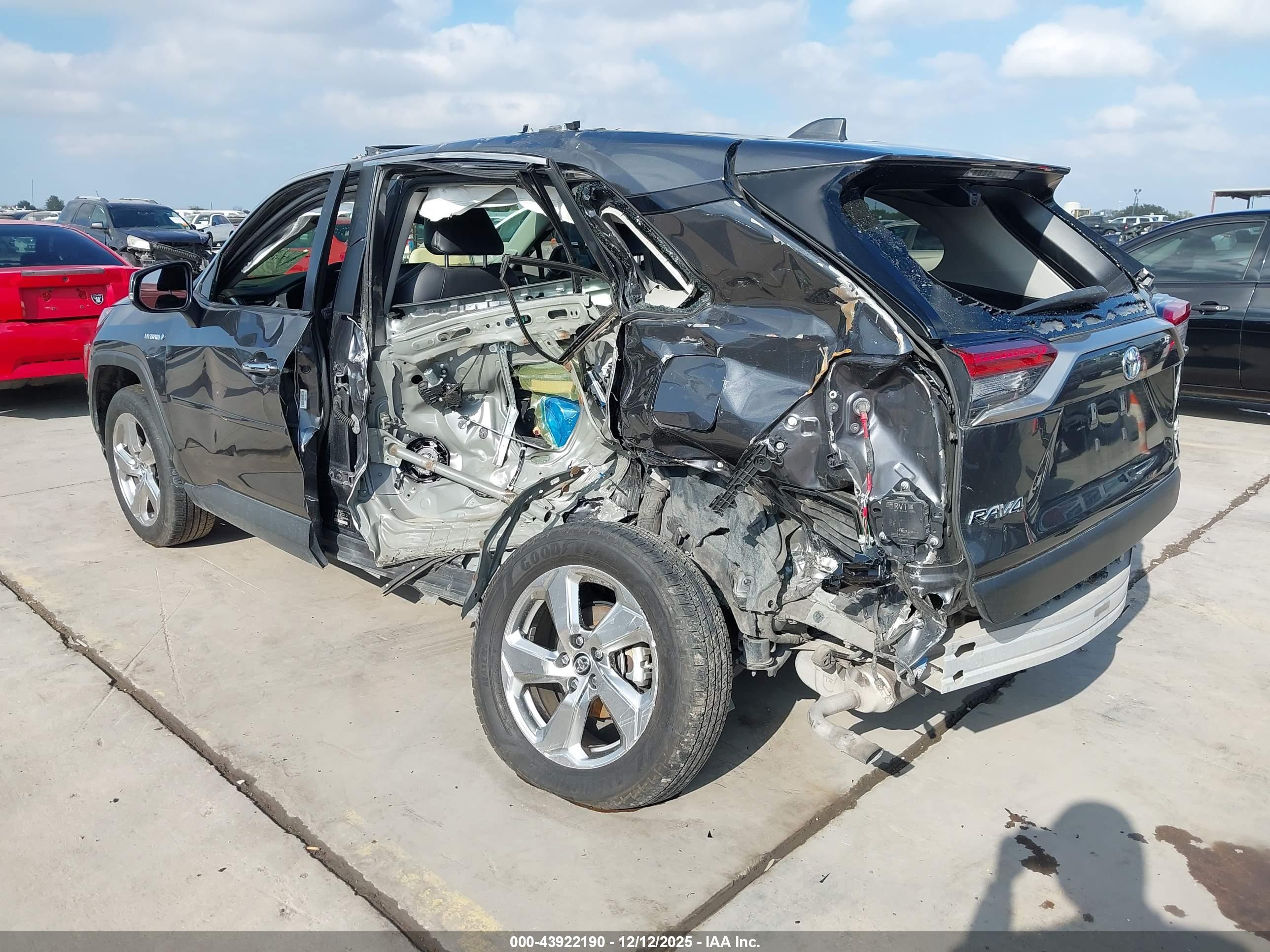 TOYOTA RAV4 image 3