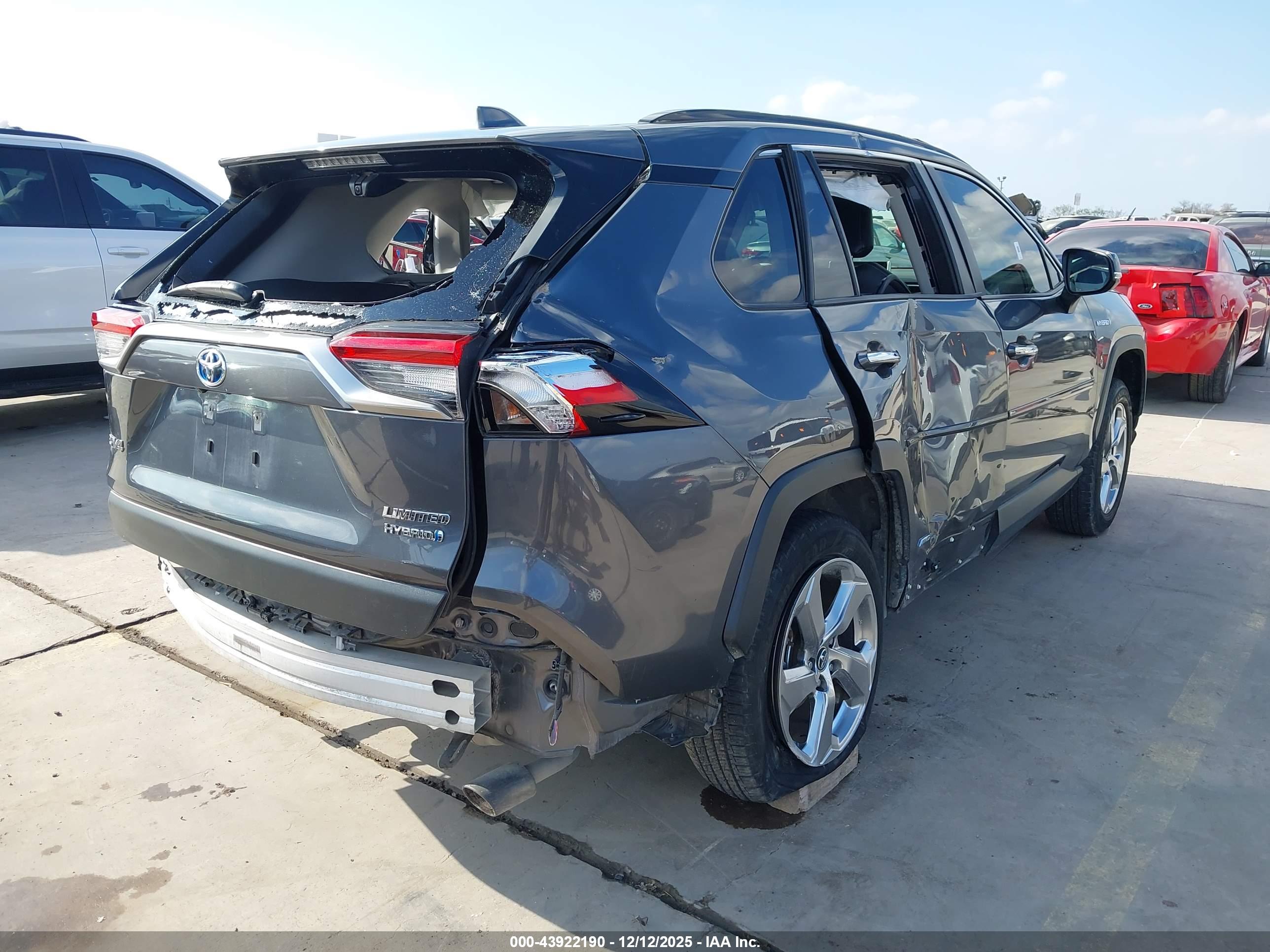 TOYOTA RAV4 image 4
