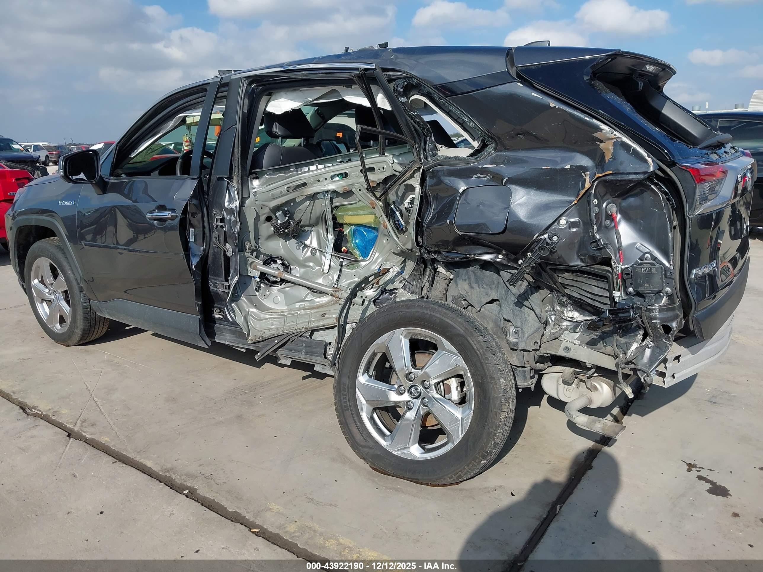 TOYOTA RAV4 image 6
