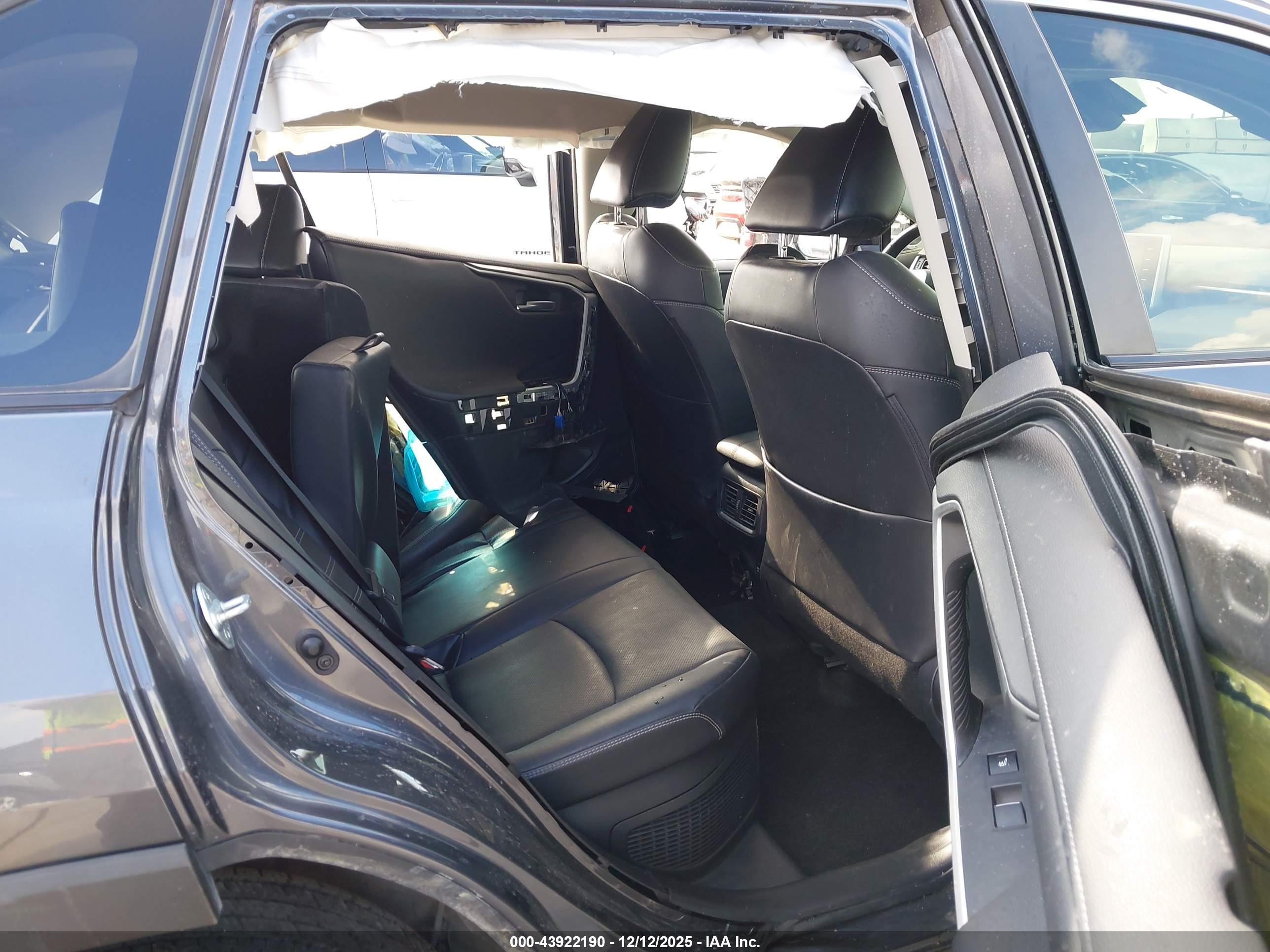 TOYOTA RAV4 image 8