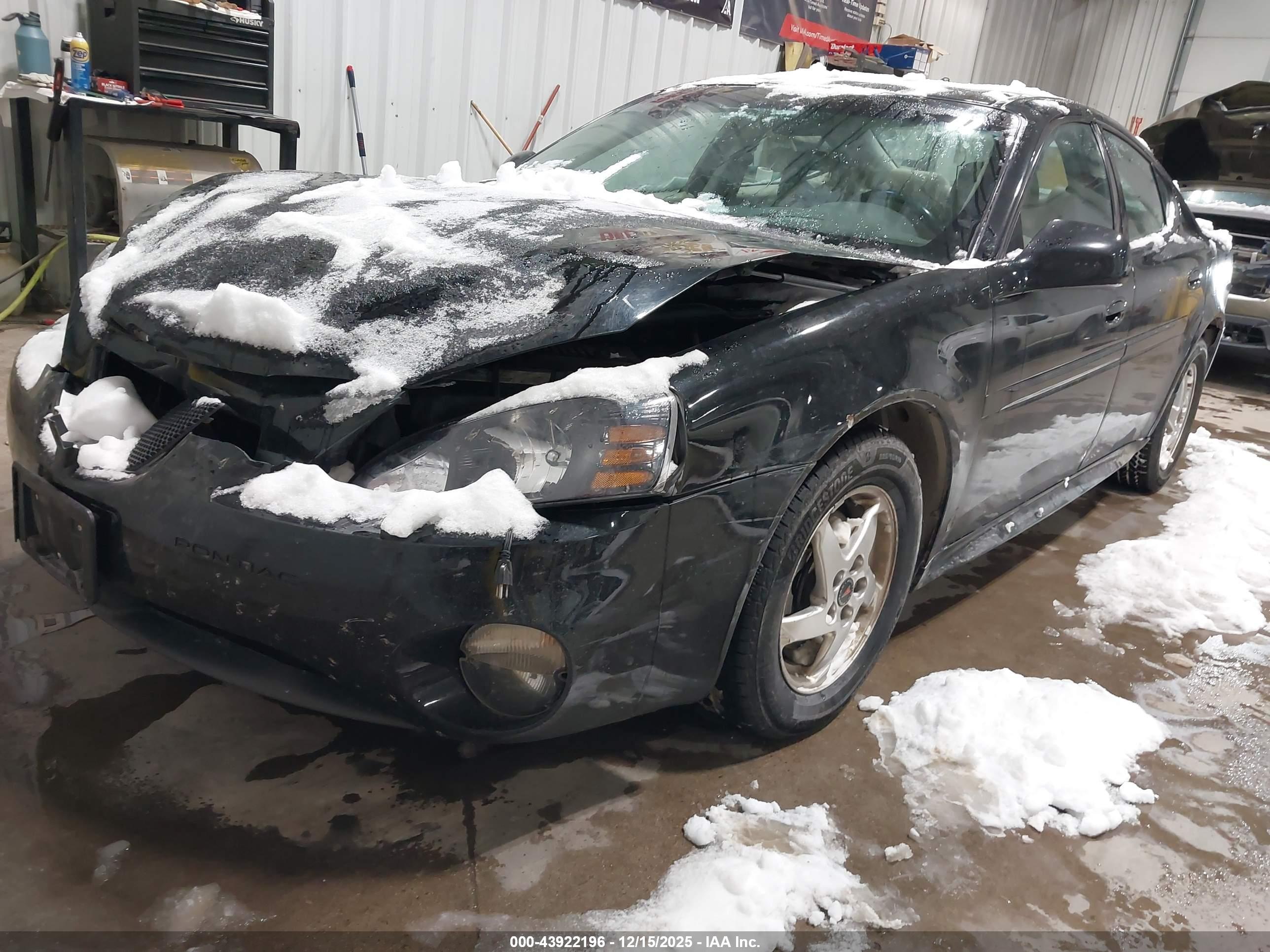PONTIAC GRAND image 2