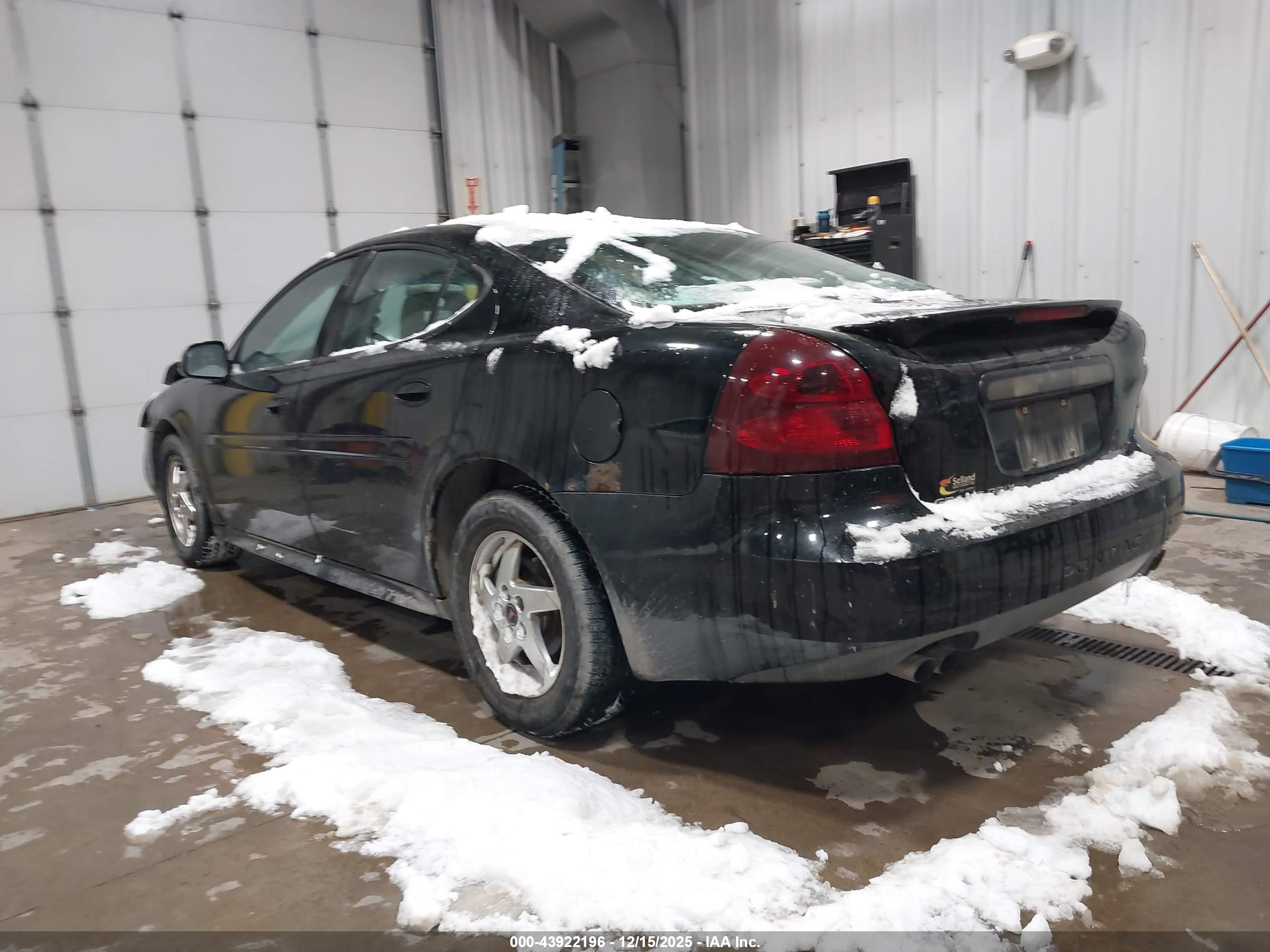 PONTIAC GRAND image 3