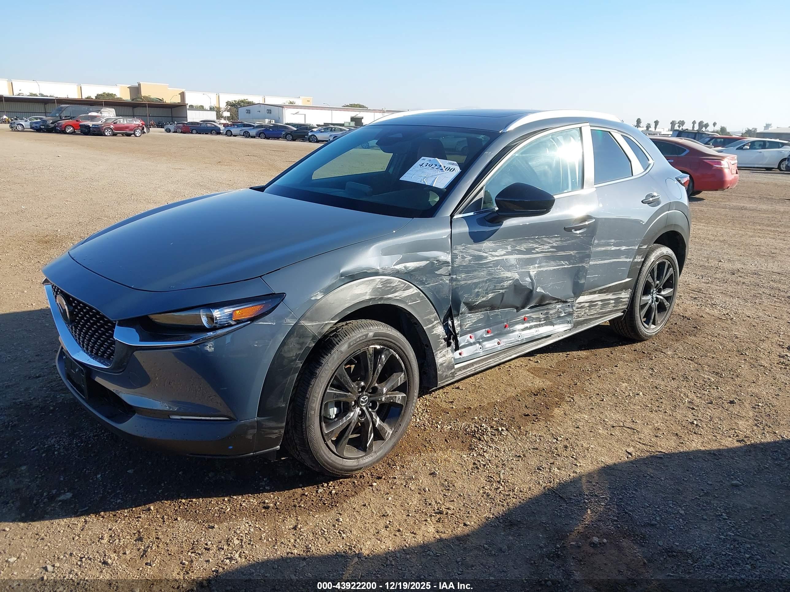 MAZDA CX-30 image 2