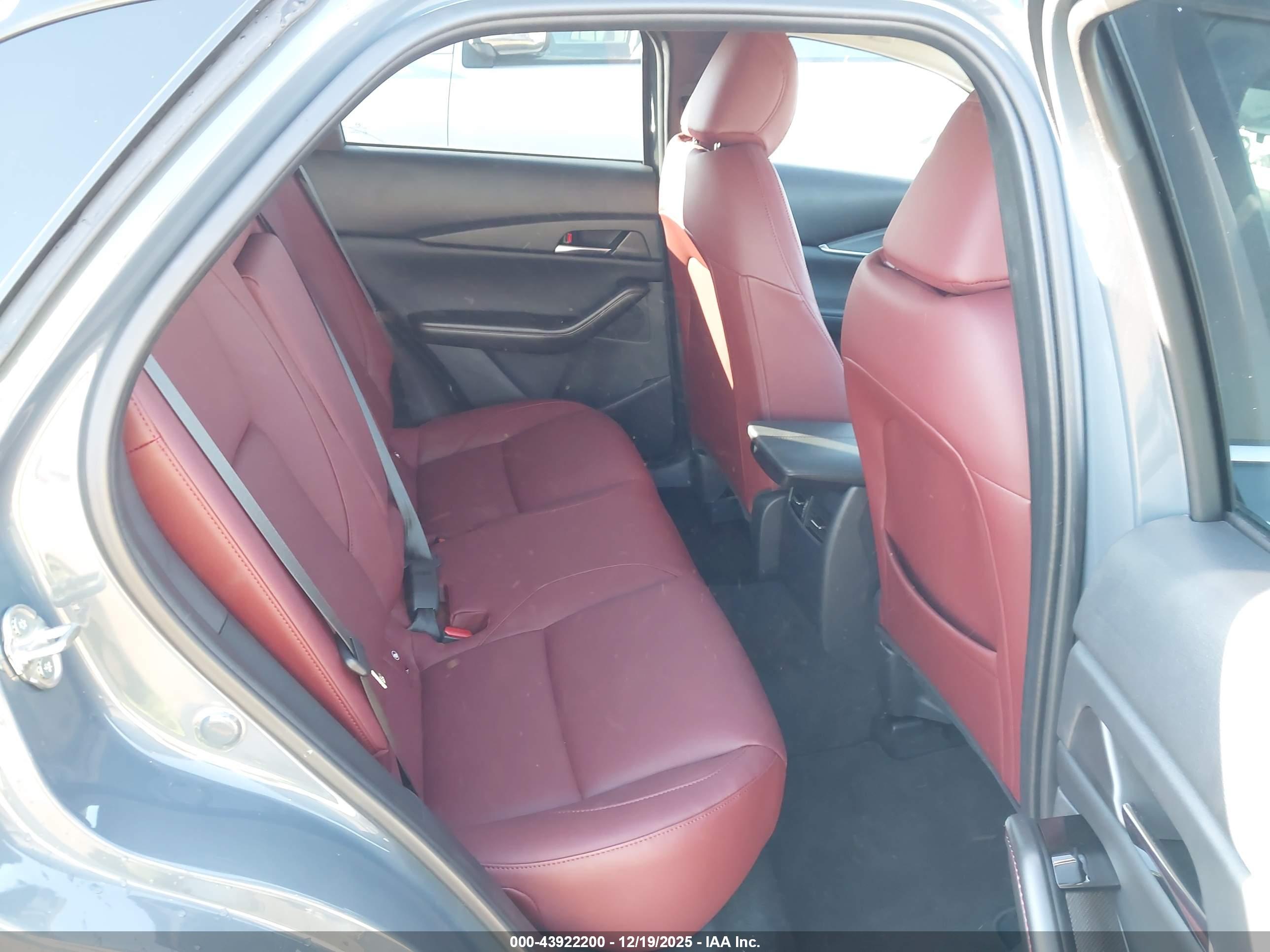 MAZDA CX-30 image 8