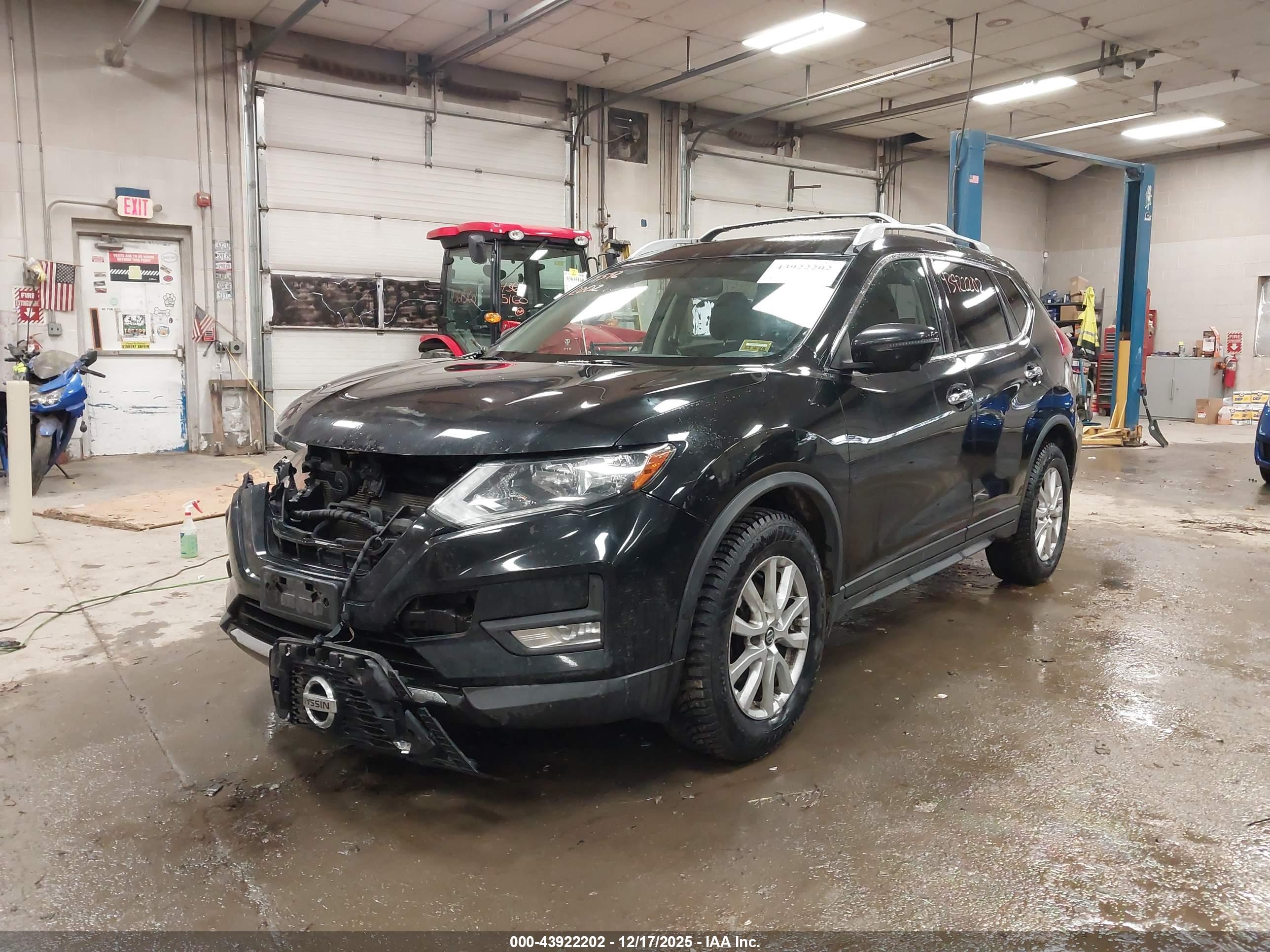 NISSAN ROGUE image 2