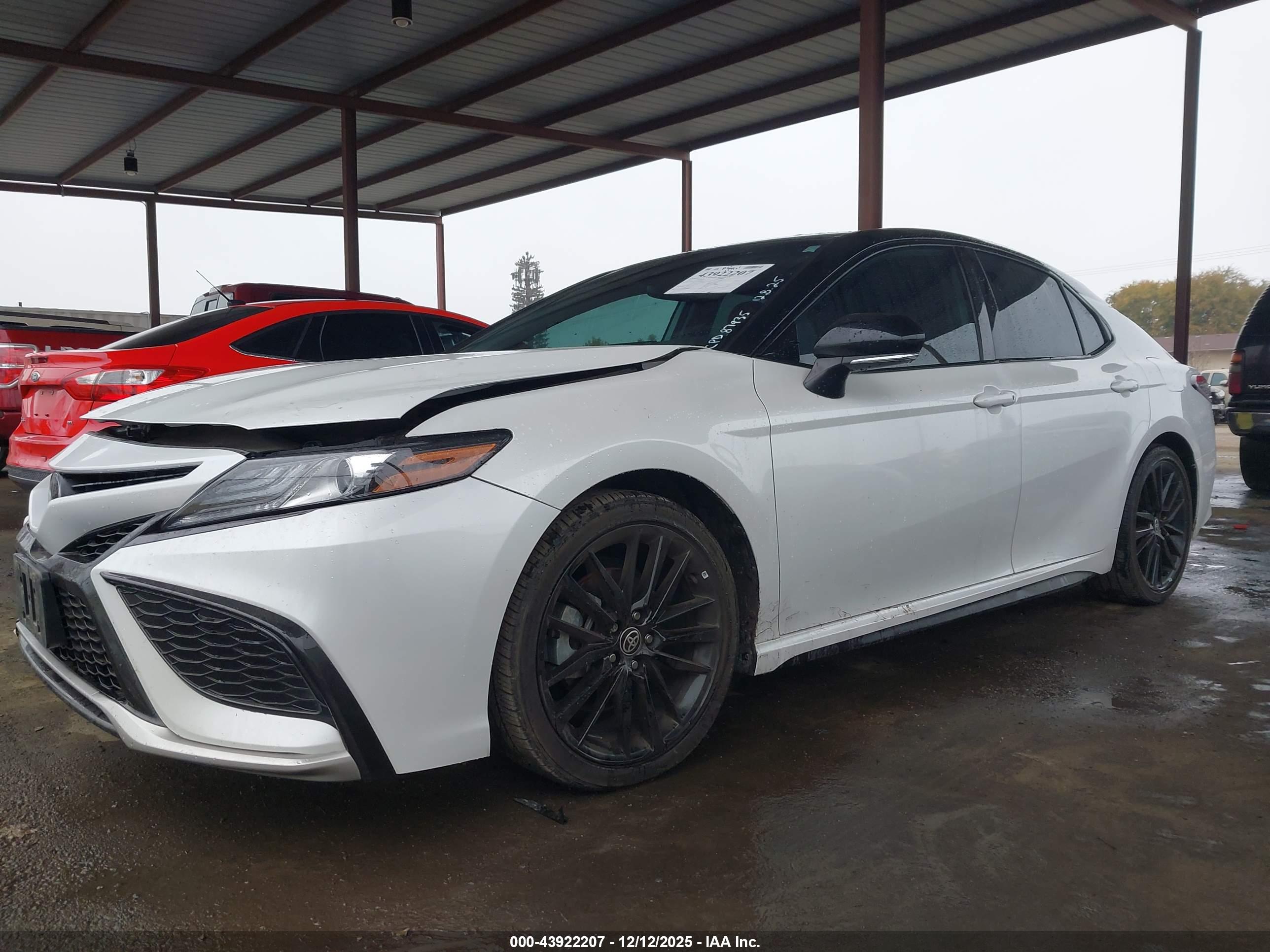 TOYOTA CAMRY image 2