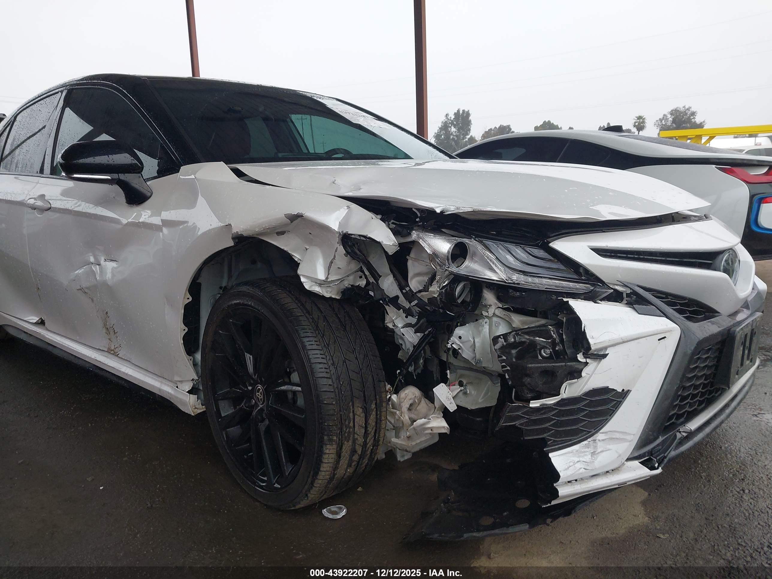 TOYOTA CAMRY image 6