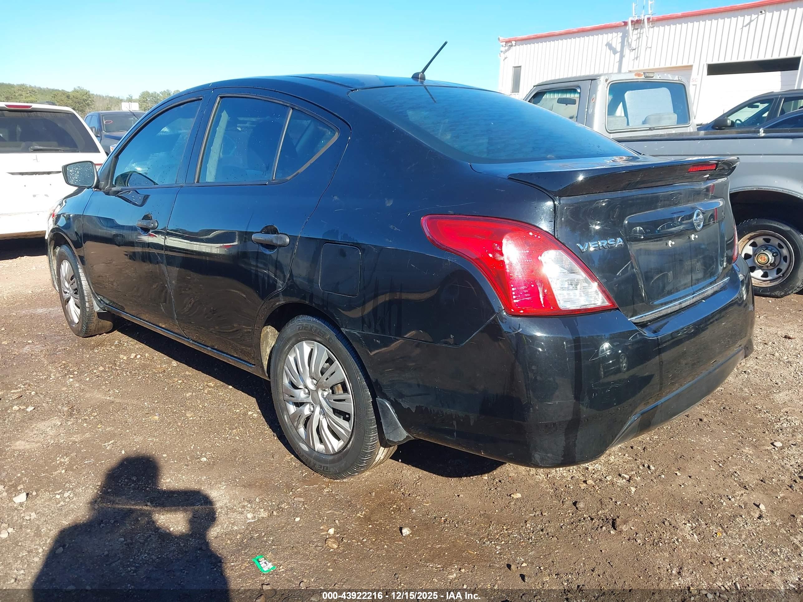 NISSAN VERSA image 3