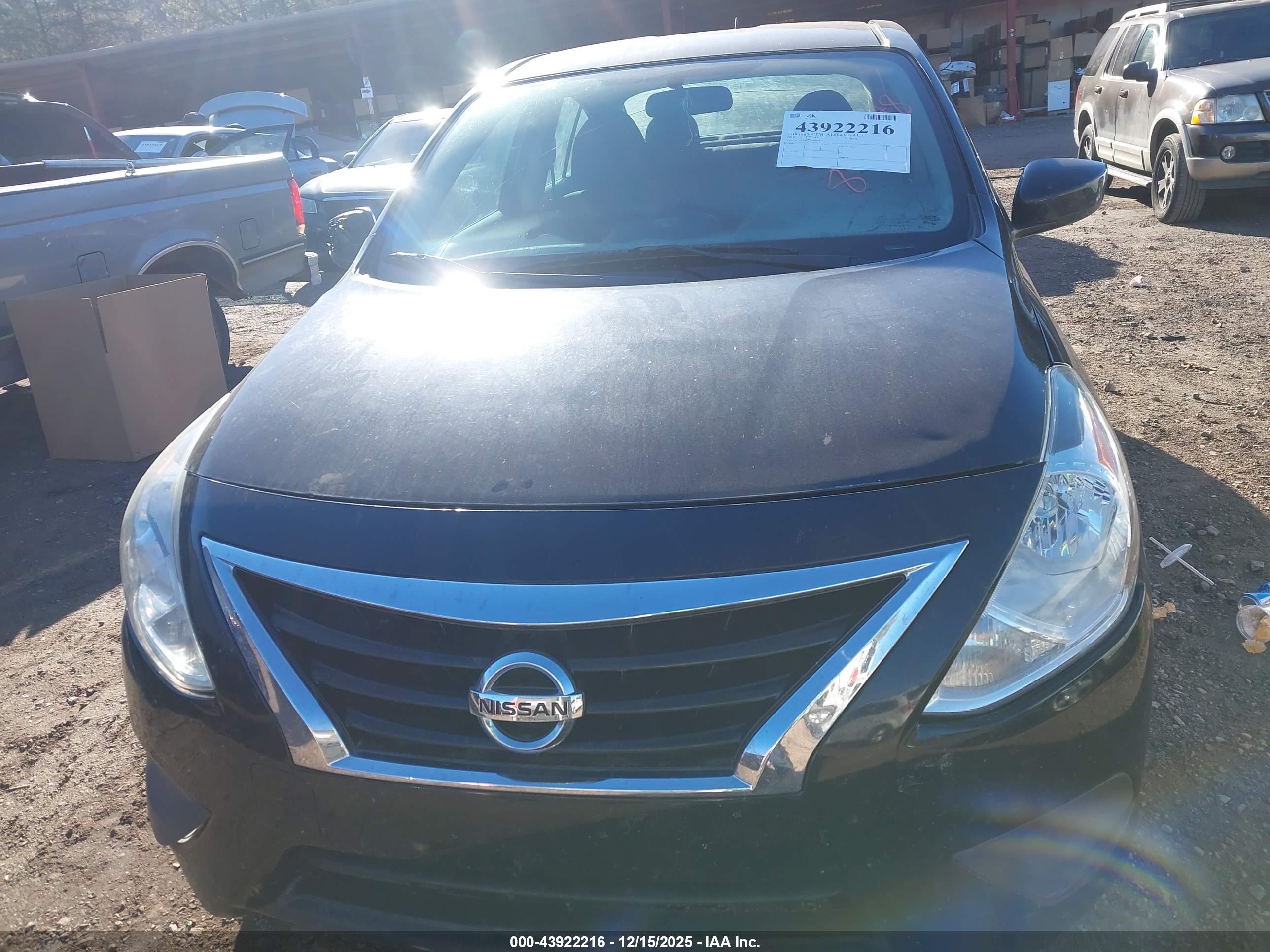 NISSAN VERSA image 6