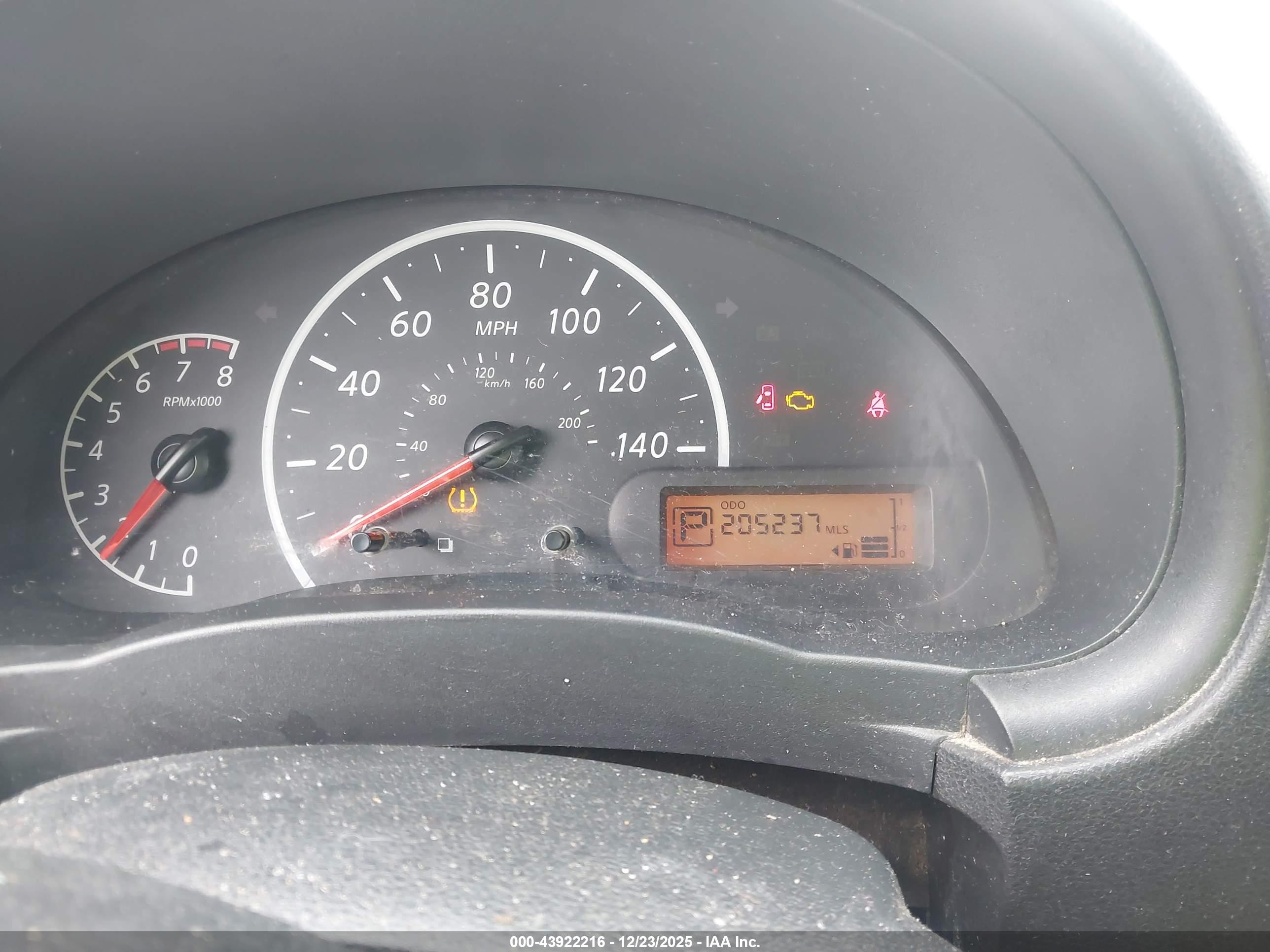 NISSAN VERSA image 7