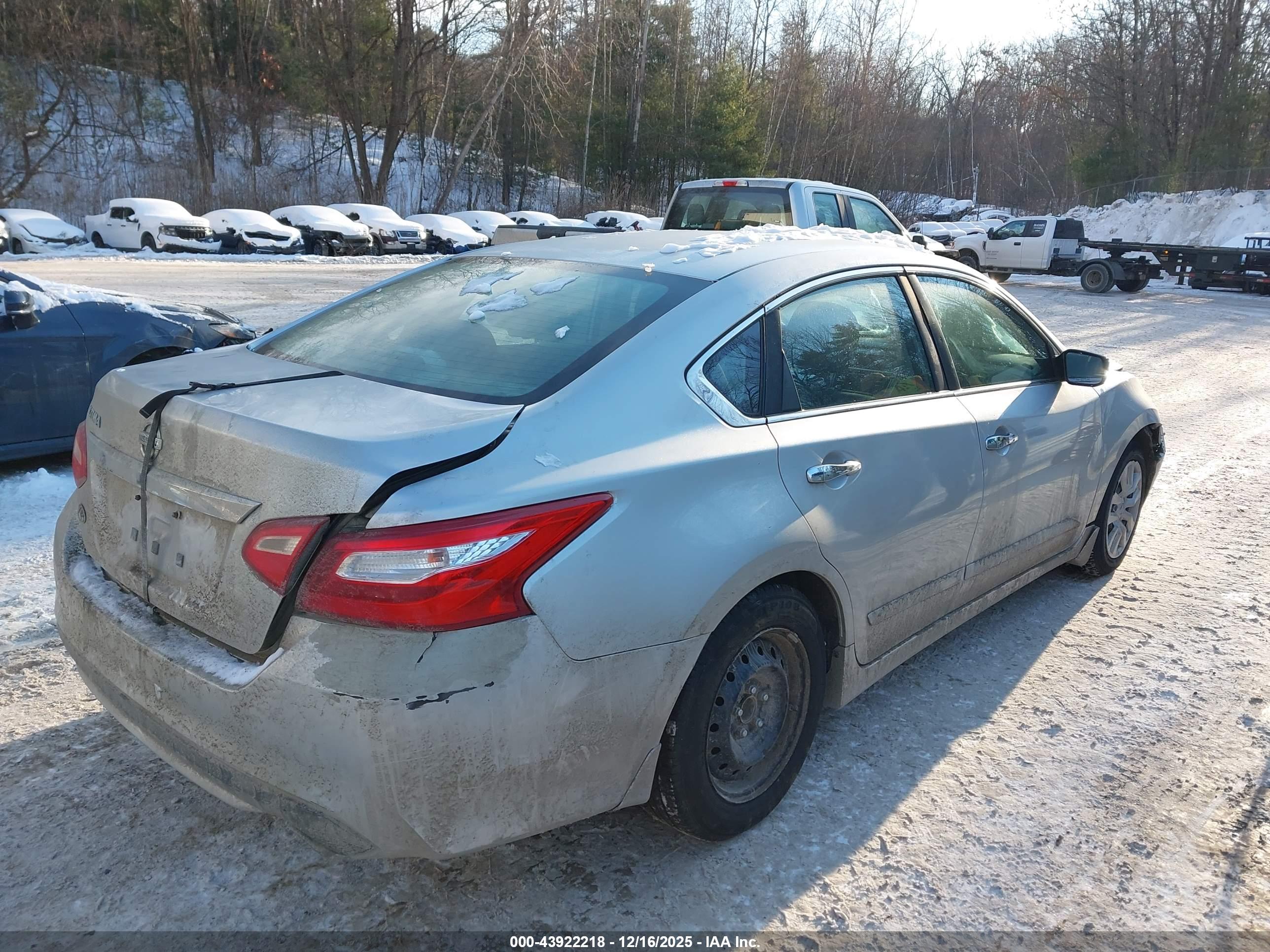 NISSAN ALTIMA image 4