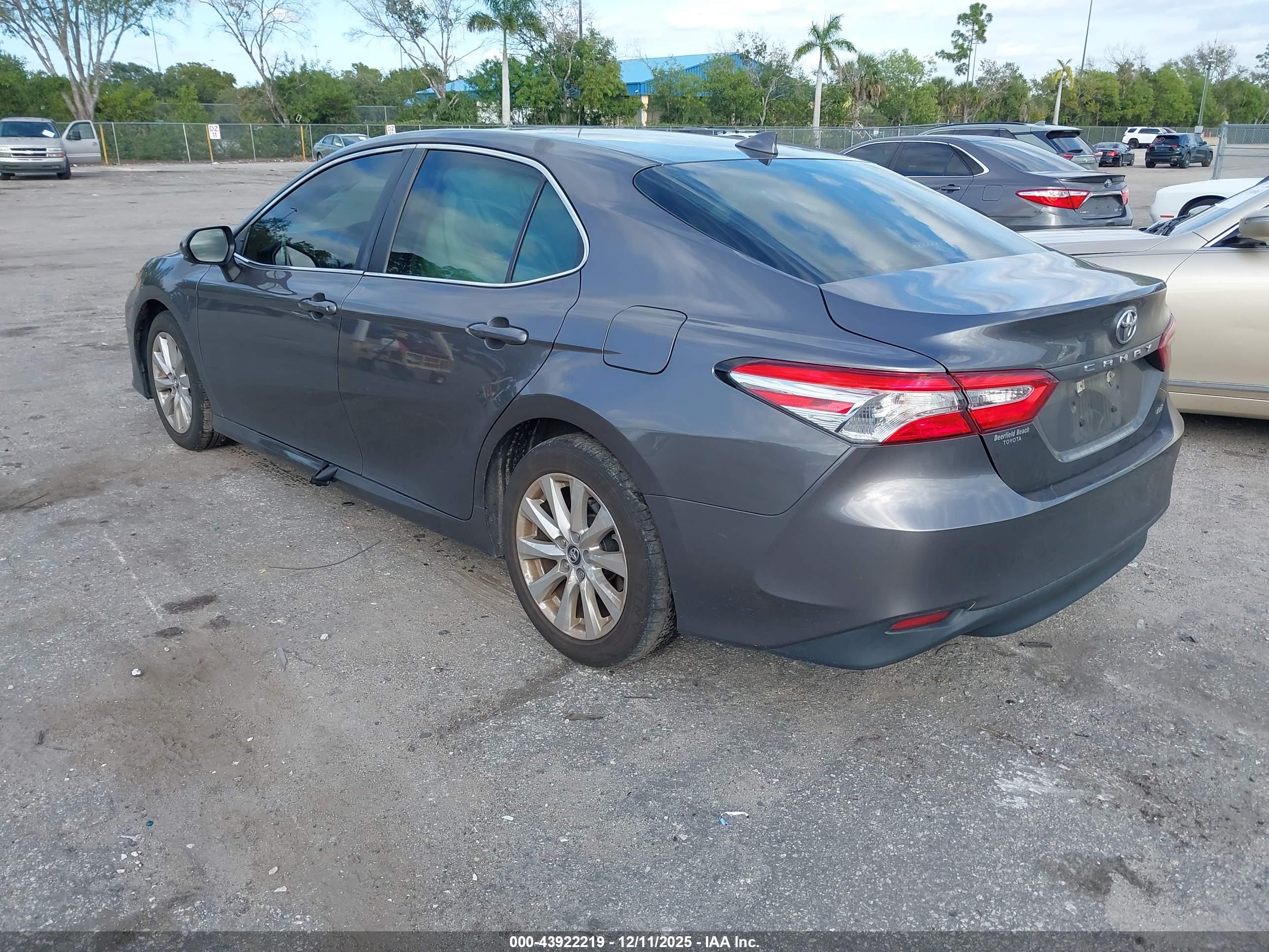 TOYOTA CAMRY image 3
