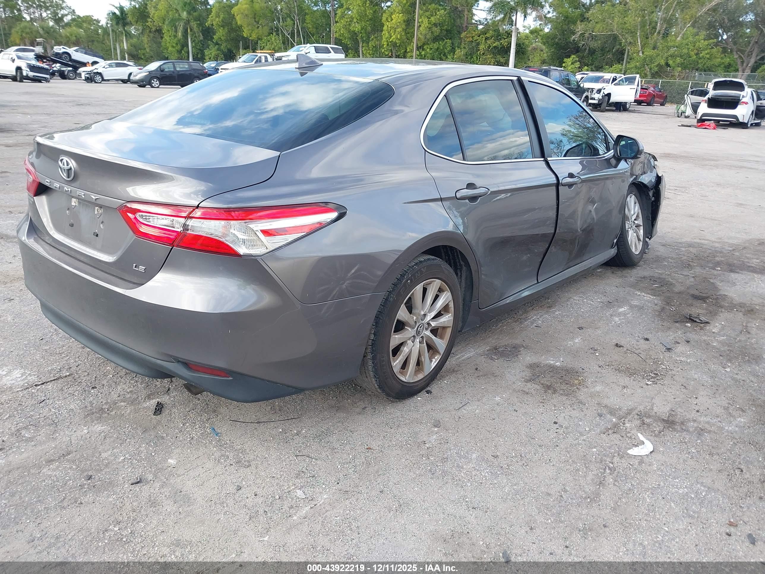 TOYOTA CAMRY image 4