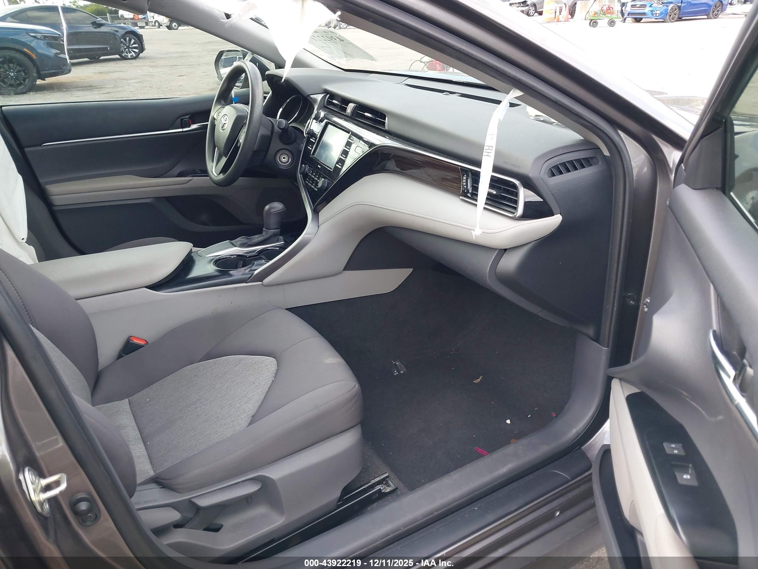 TOYOTA CAMRY image 5