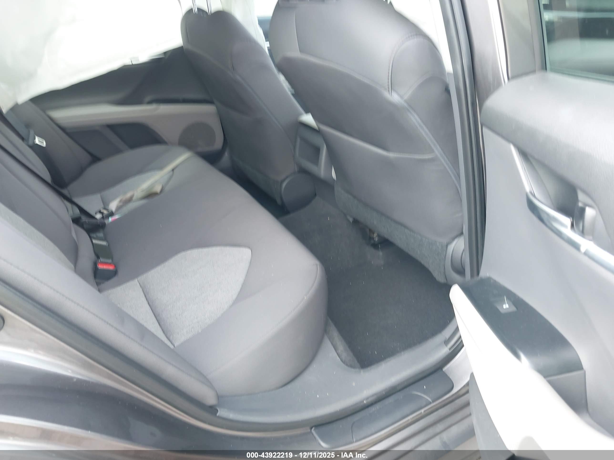 TOYOTA CAMRY image 8