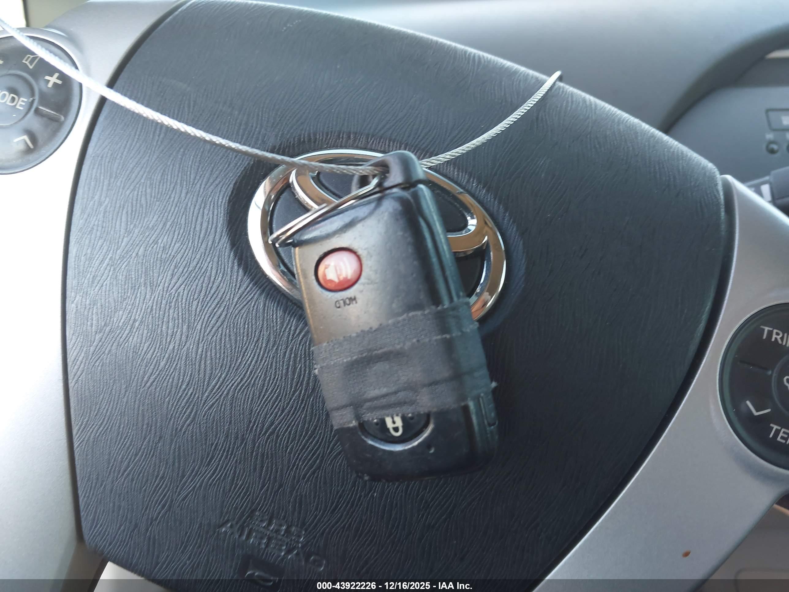 TOYOTA PRIUS image 11