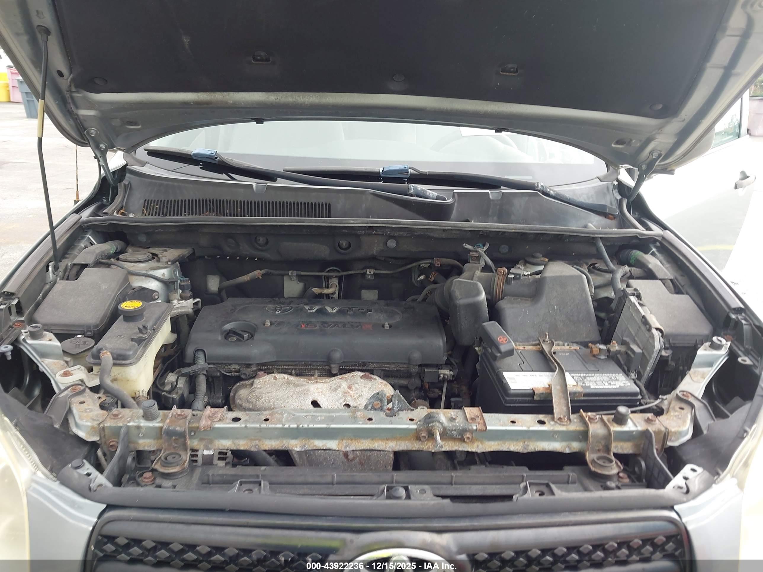 TOYOTA RAV4 image 10