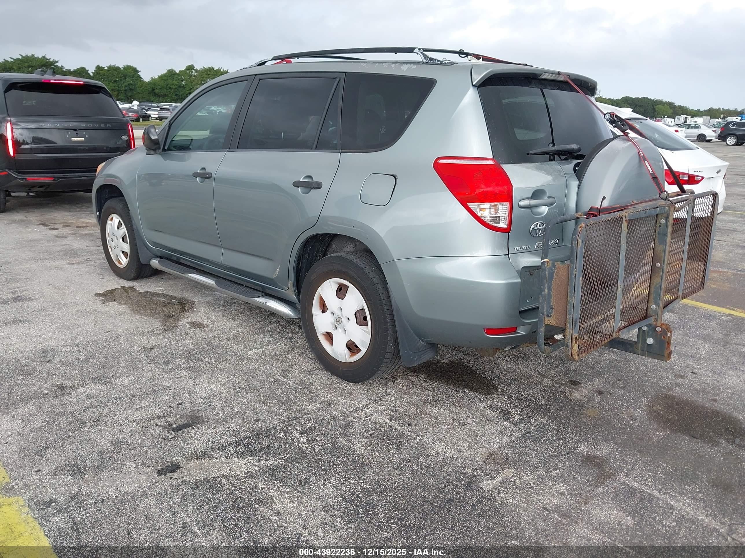 TOYOTA RAV4 image 3