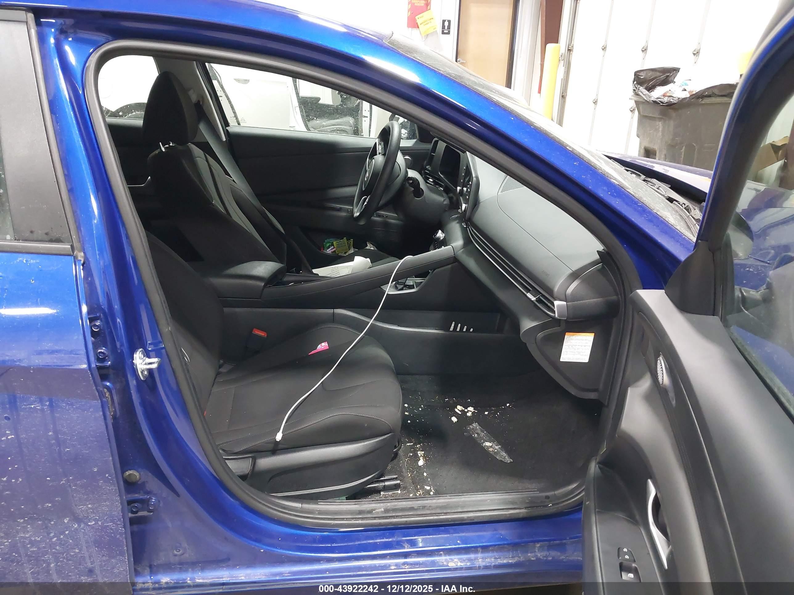 HYUNDAI ELANTRA image 5