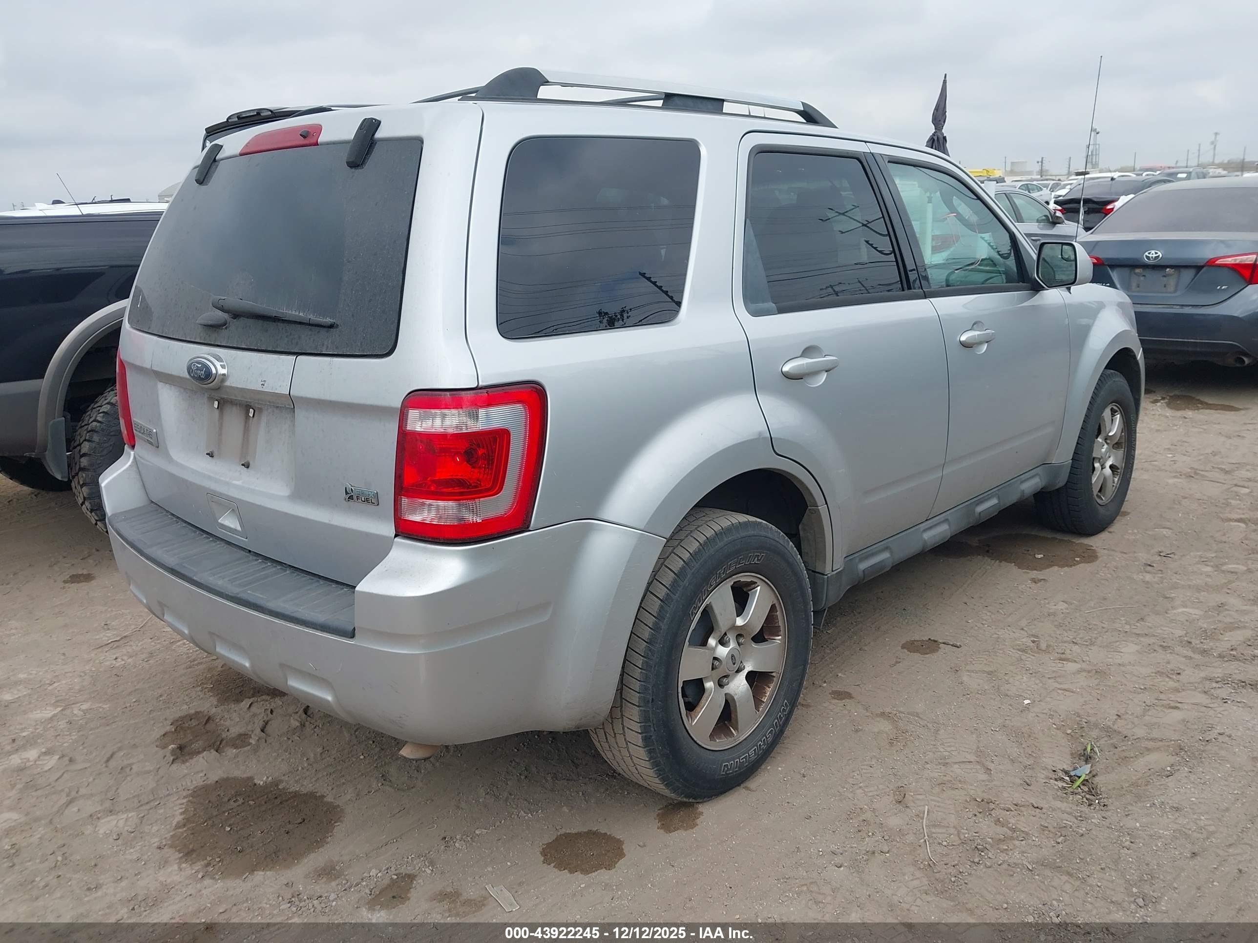 FORD ESCAPE image 4