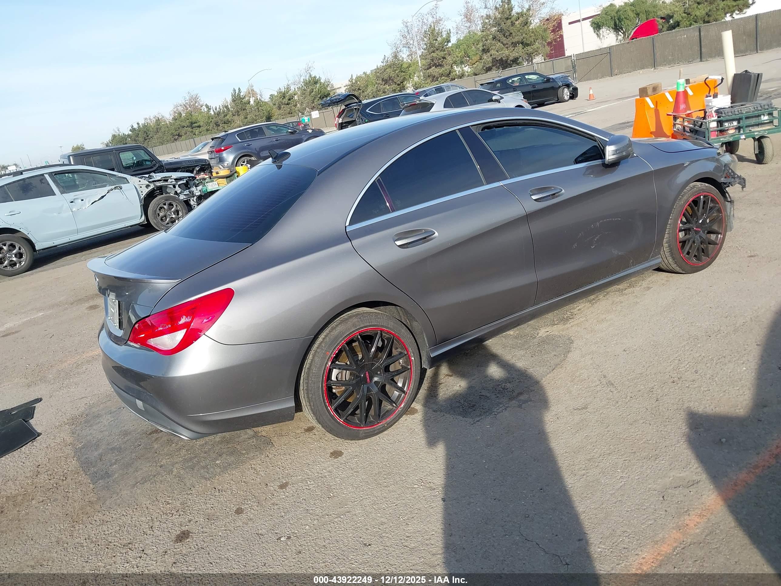 MERCEDES-BENZ CLA image 4