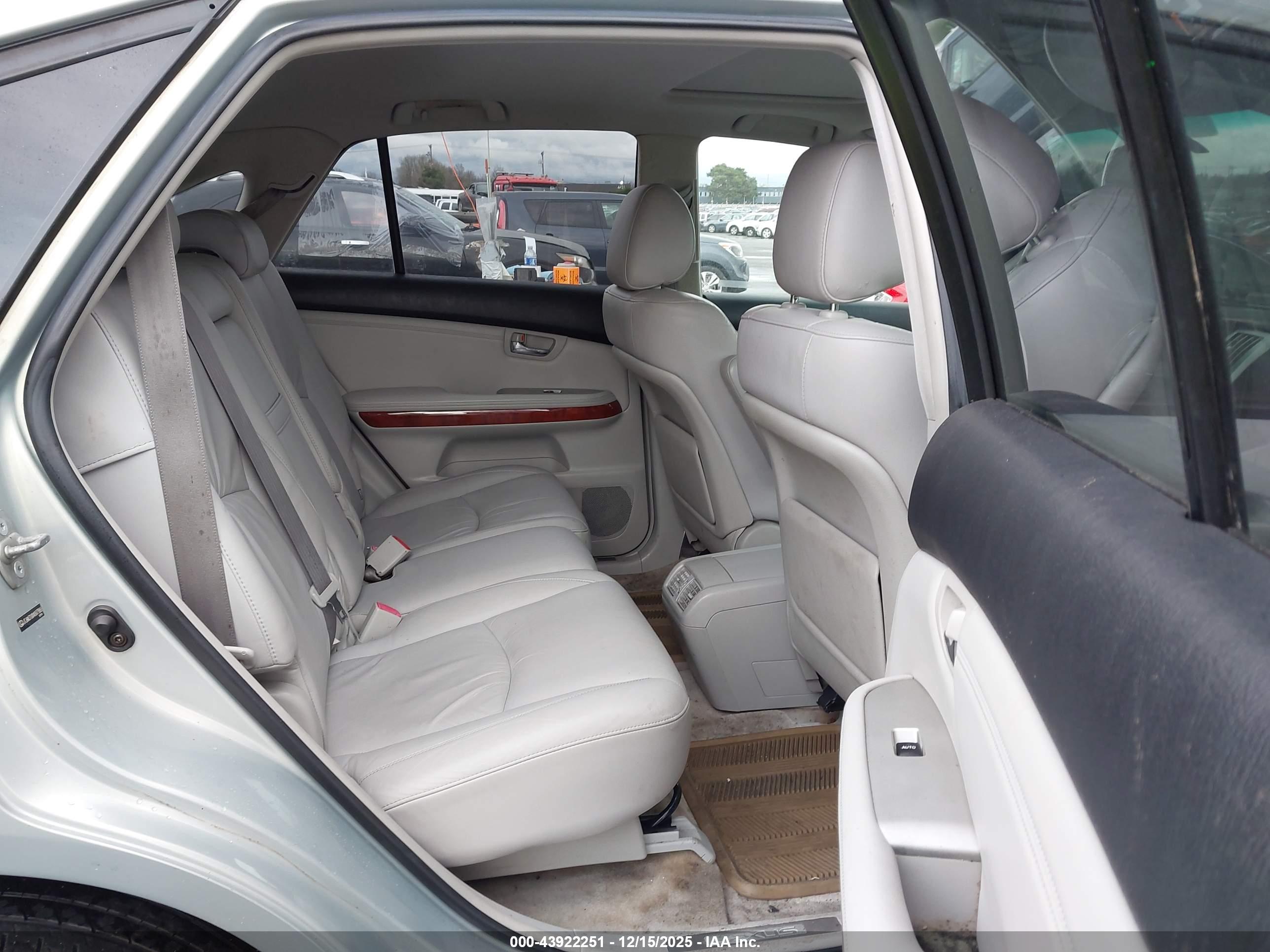 LEXUS RX image 8