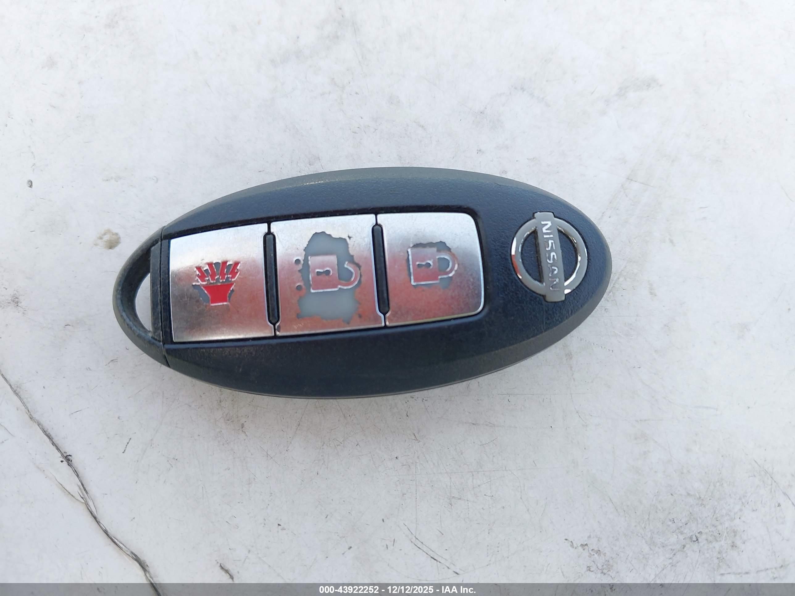 NISSAN LEAF image 11